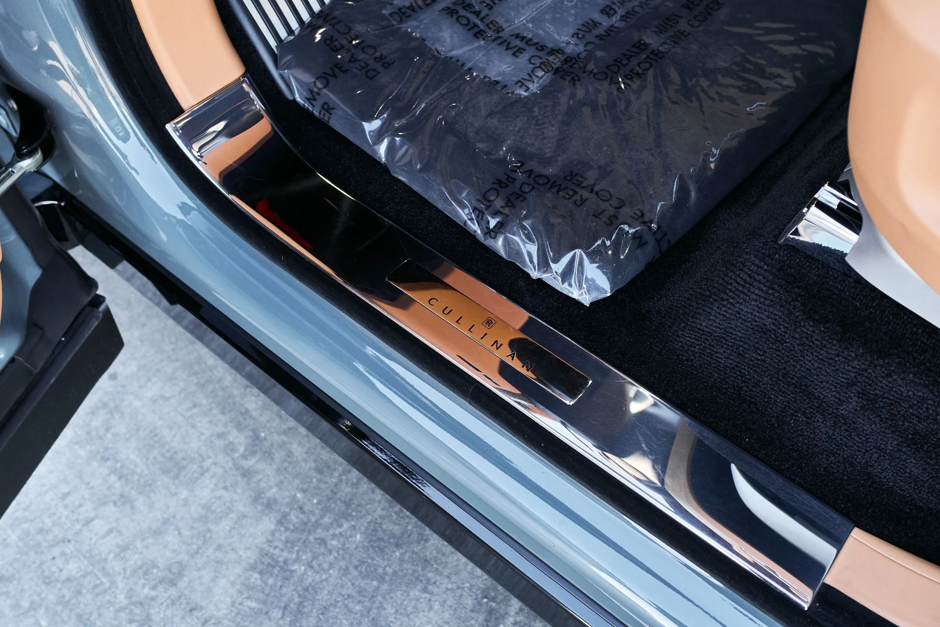 mph043_4167154147_Used_2025_Rolls_Royce_Cullinan_Base_1766020412_82df49f637