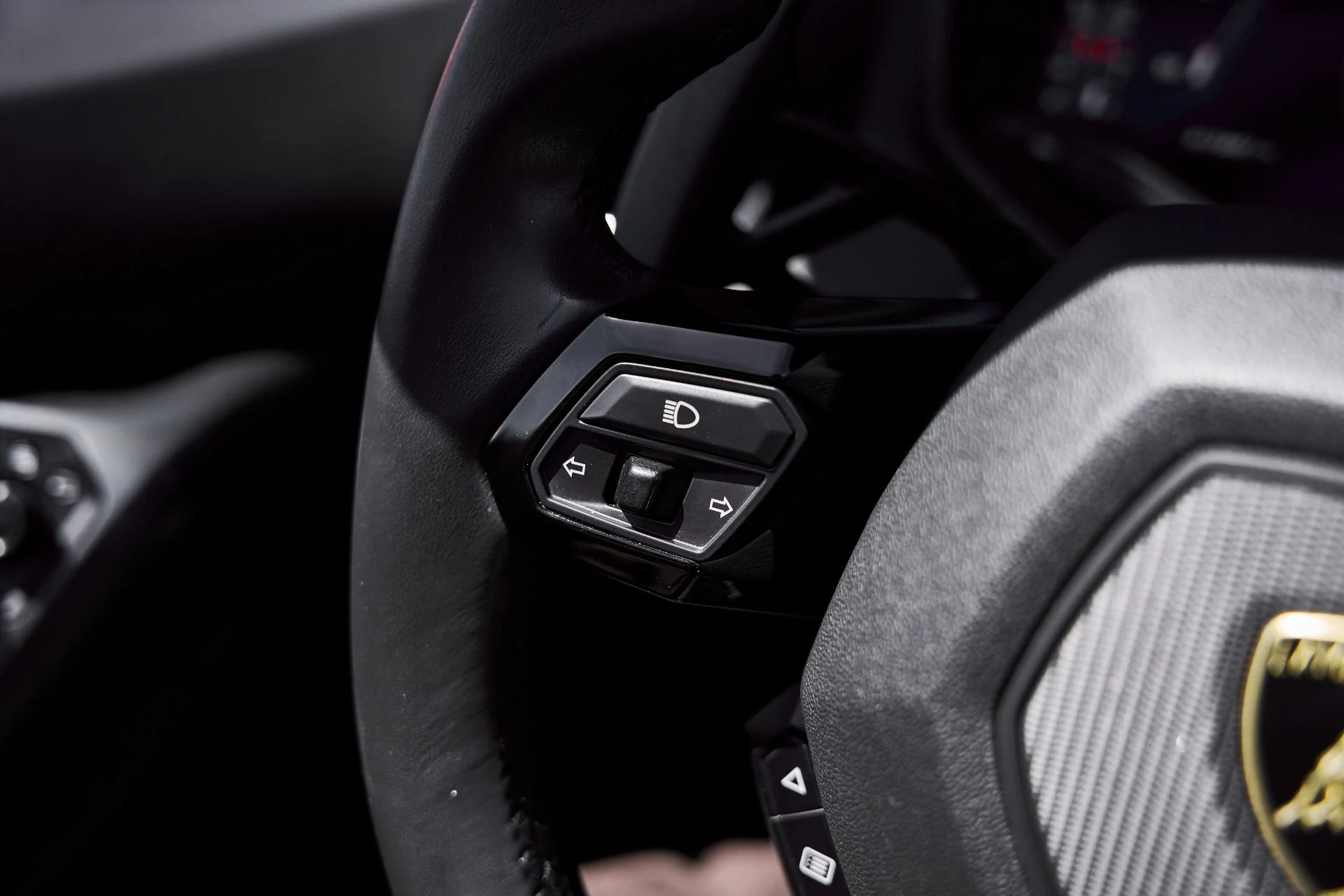 mph043_4180489376_Used_2023_Lamborghini_Huracan_EVO_Base_1776733447_e1ec00ca2c