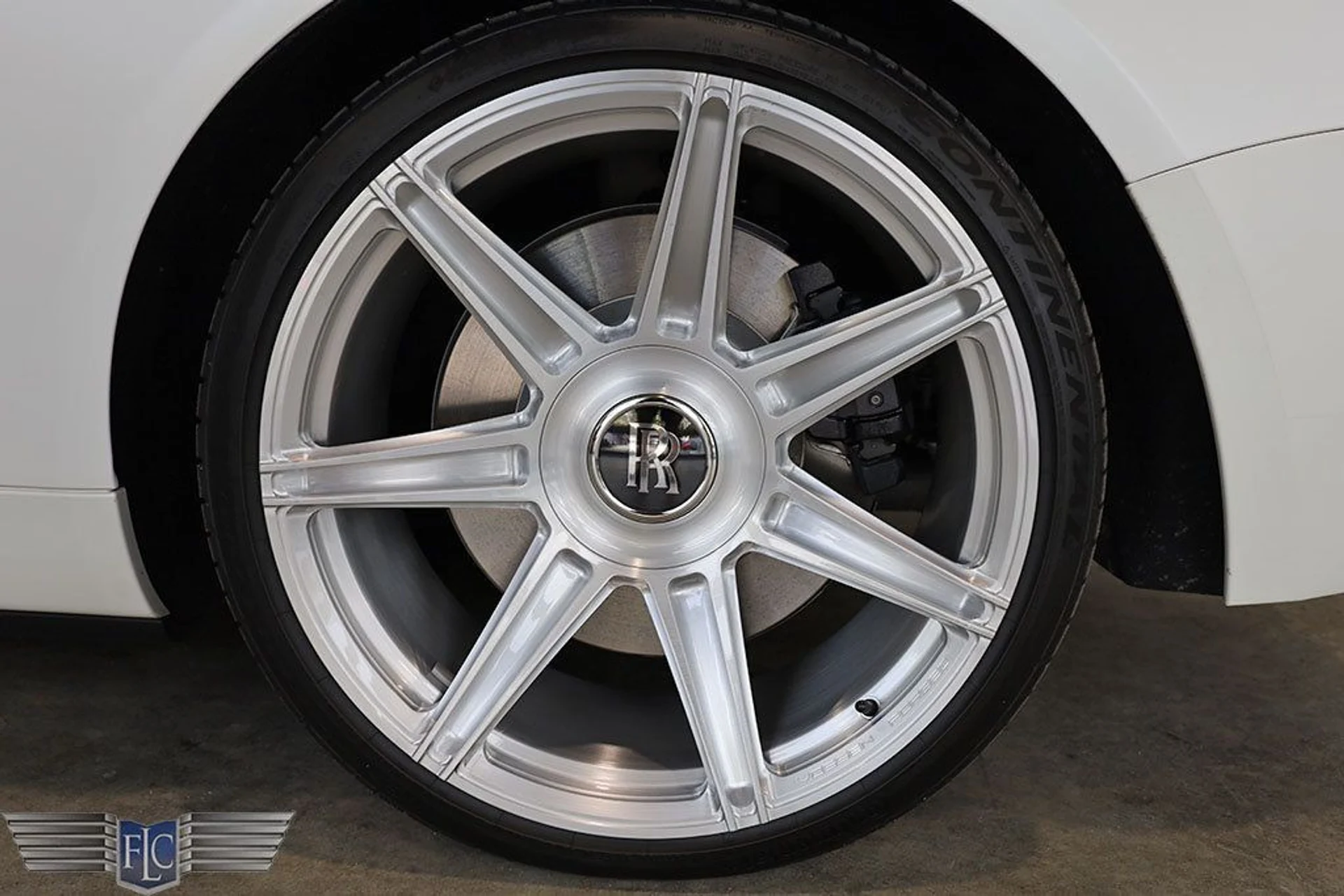 mph043_4188304502_used_2020_rolls_royce_dawn_convertible_9689_22662057_44_1024_a11bffb9a4