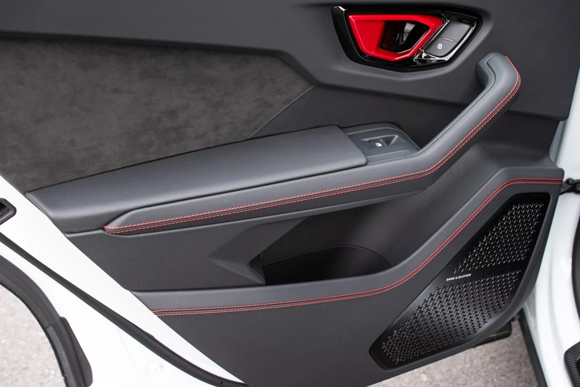 mph043_4191469385_Used_2024_Lamborghini_Urus_S_1736004430_ef28457b07