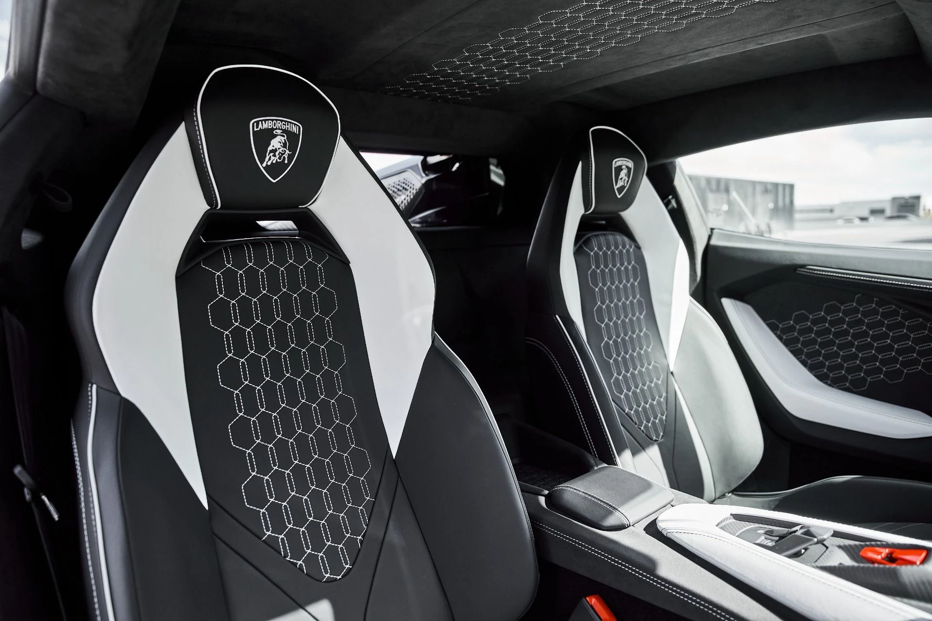 mph043_4191812719_Used_2026_Lamborghini_Revuelto_Base_1777078418_85363b35c3