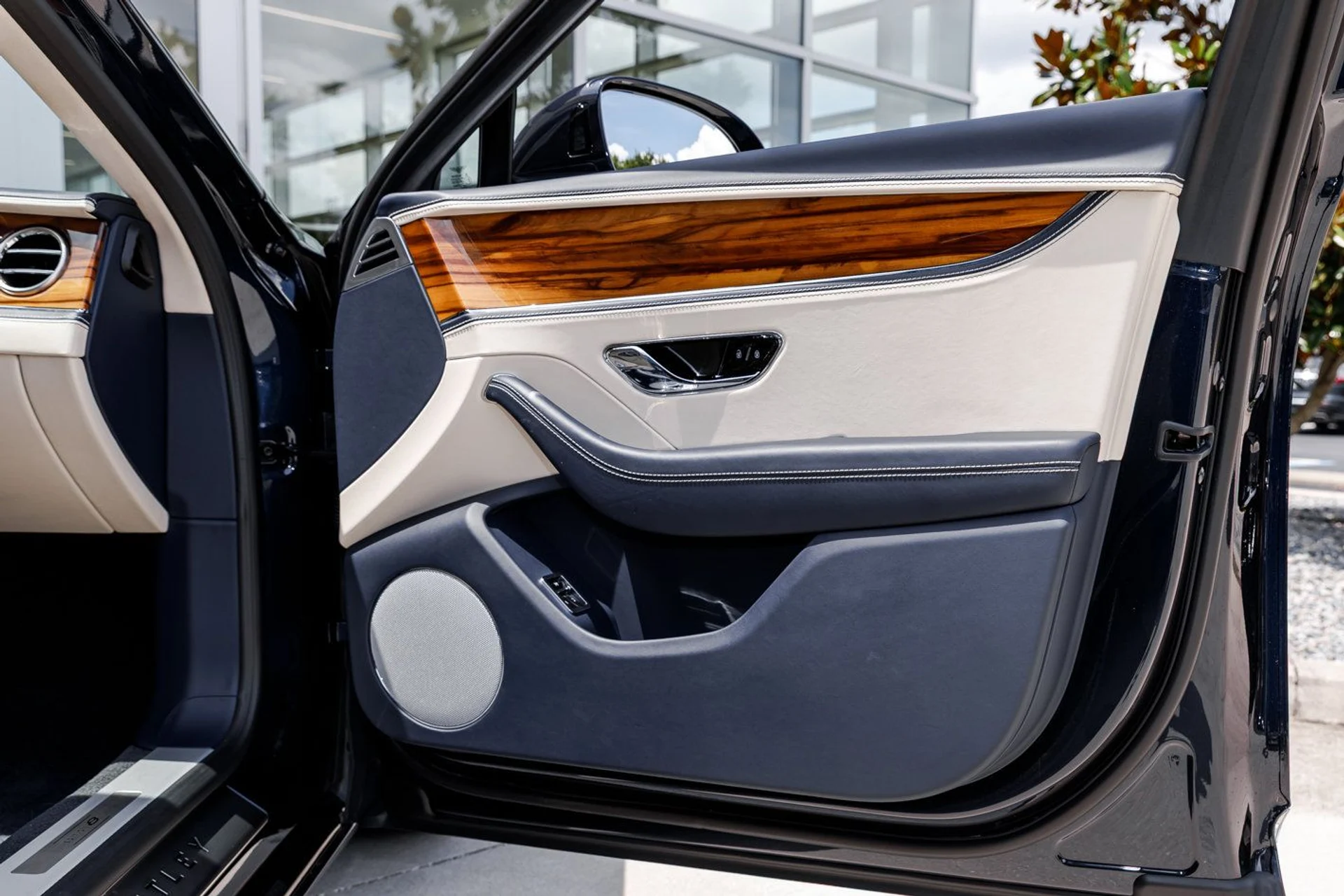 mph043_4212796387_c0e756bde1f5f8df895c54d7f3cd2431x_451e398941