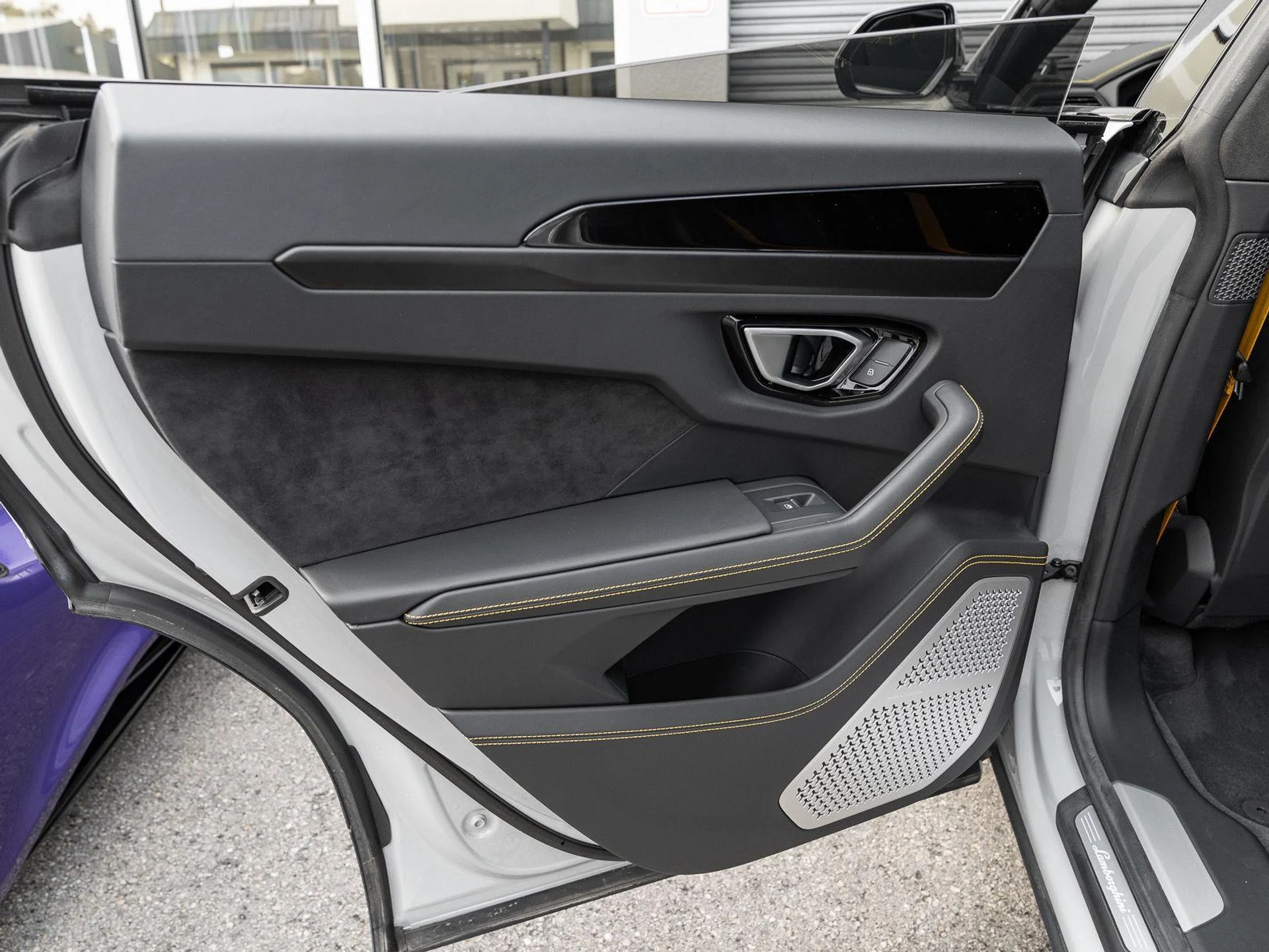 mph043_4224566502_Used_2022_Lamborghini_Urus_AWD_1777086188_8e04c915a0