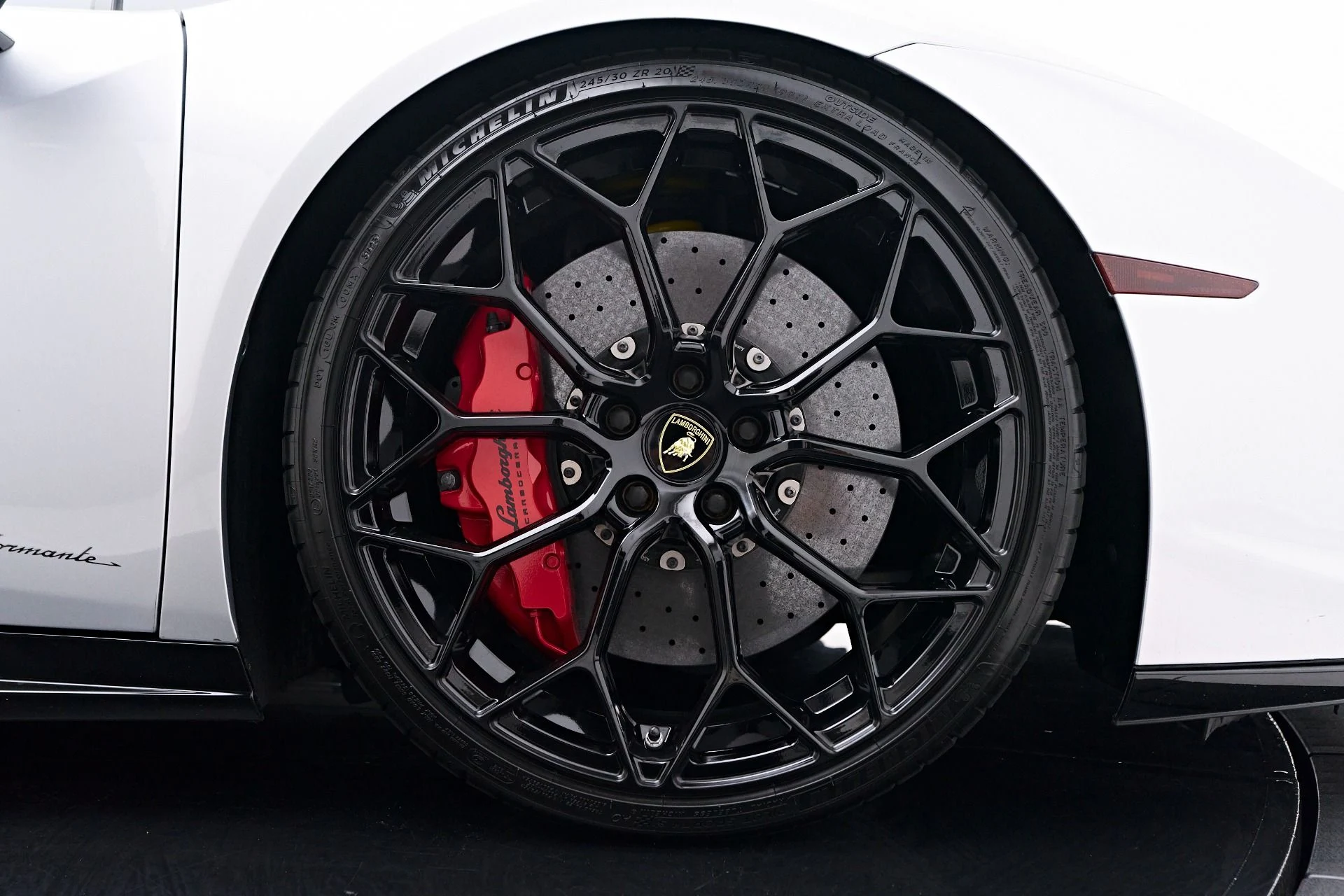 mph043_4238390020_Used_2018_Lamborghini_Huracan_Performante_1761069179_5d8f06753c