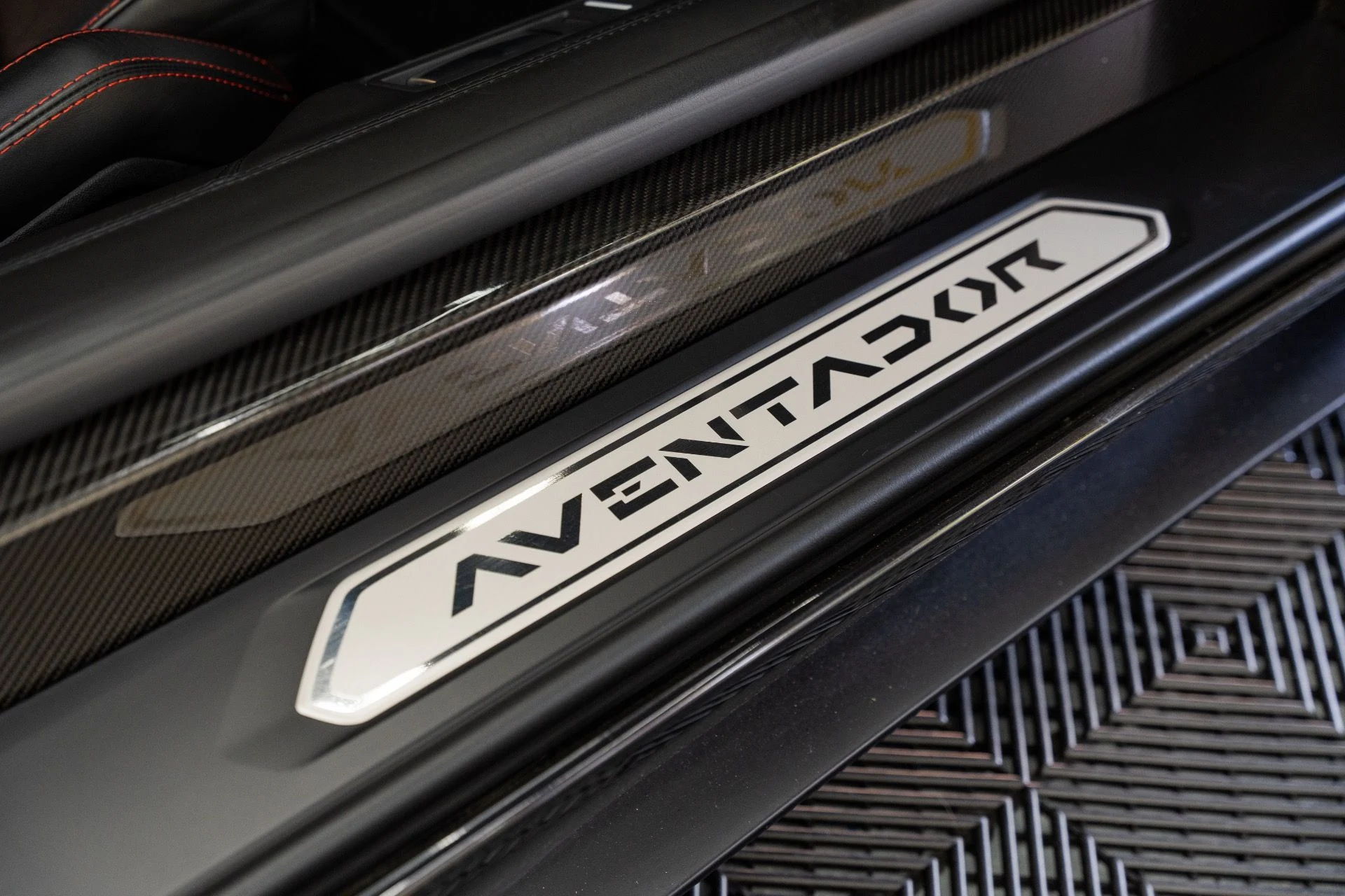 mph043_4255642858_Used_2018_Lamborghini_Aventador_LP_740_4_S_1792436167_9948557f99