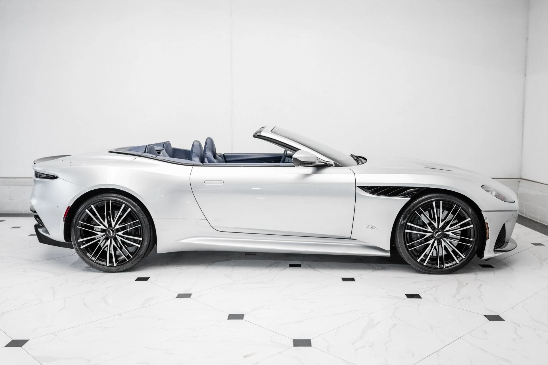 mph043_4264380311_Used_2020_Aston_Martin_DBS_Superleggera_1753546861_e9c3995a03