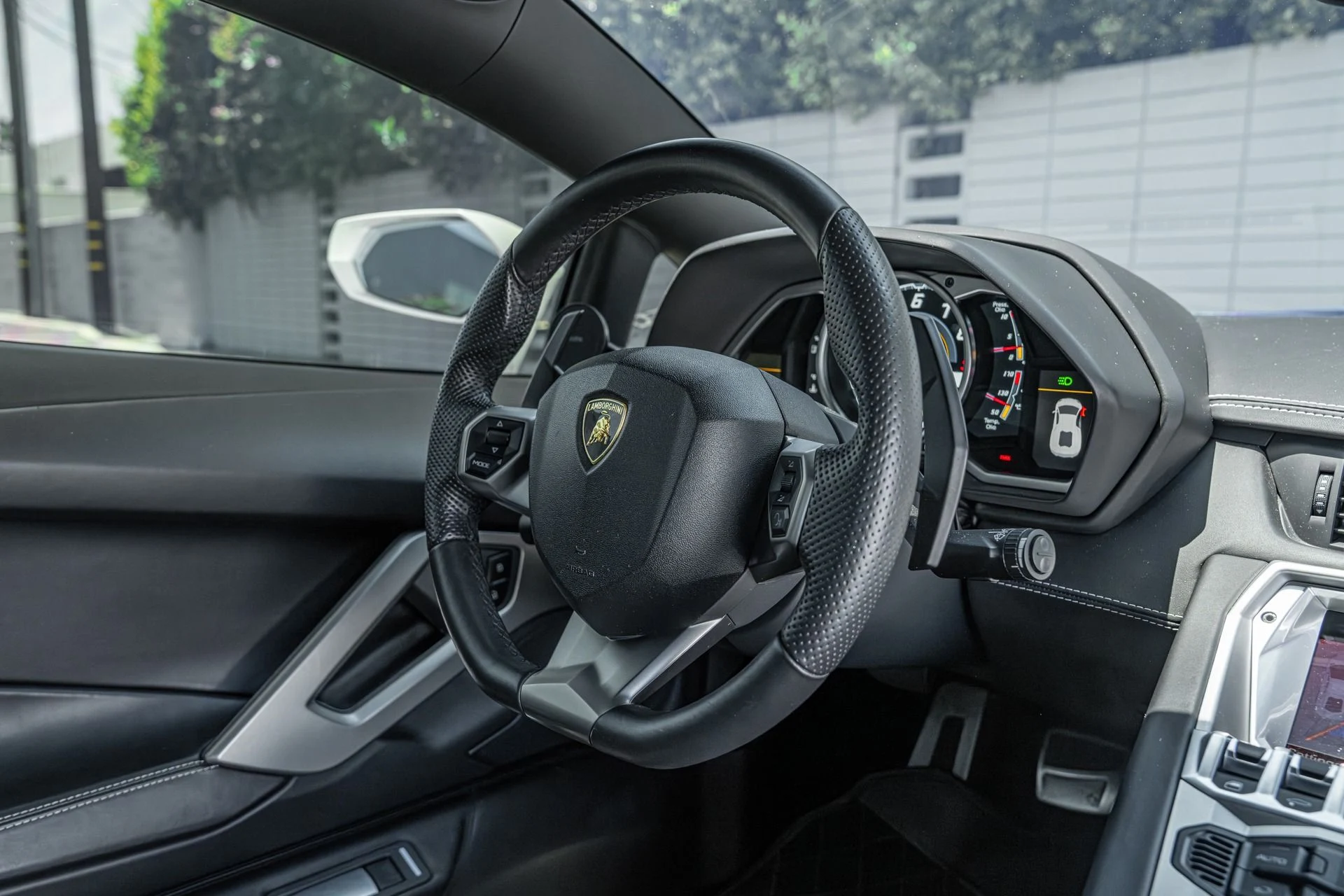 mph043_4276218776_Used_2013_Lamborghini_Aventador_LP_700_4_1753157592_73348cdad5