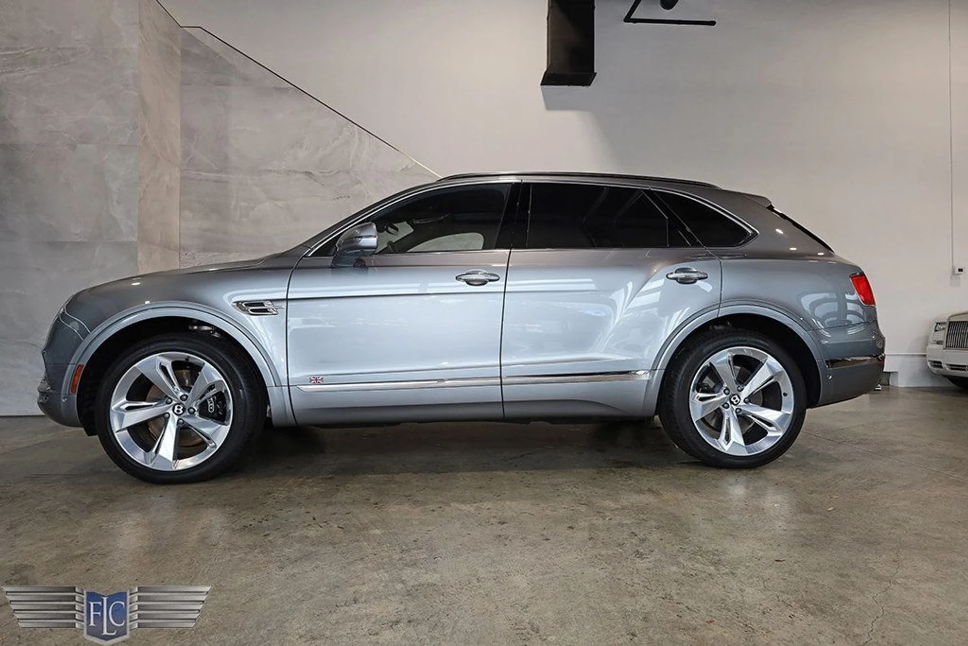 mph043_4287970590_used_2018_bentley_bentayga_onyxeditionawd_9689_22935440_44_1024_e6352bf09a