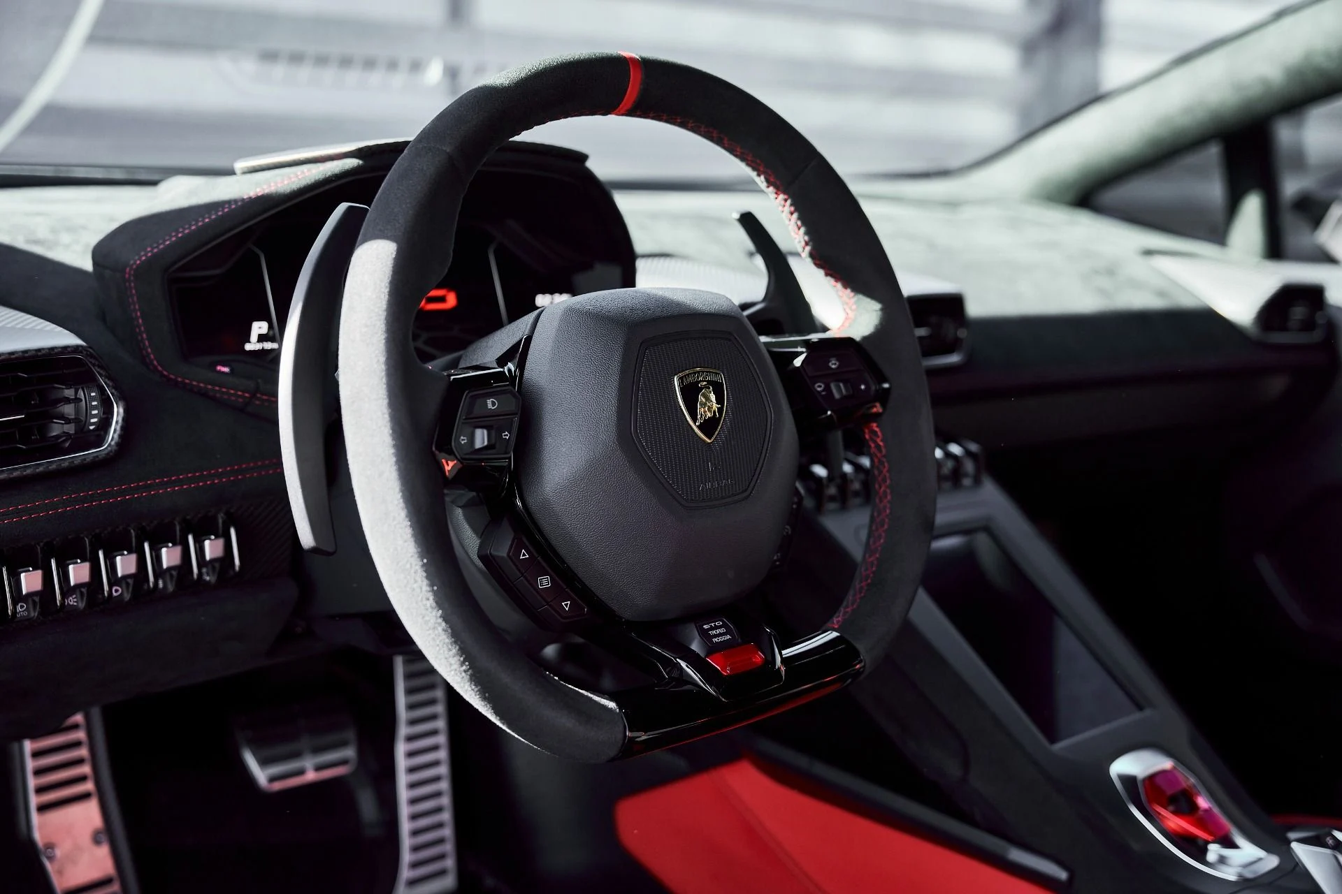 mph043_4289912393_Used_2023_Lamborghini_Huracan_STO_Base_1771381302_584778709e