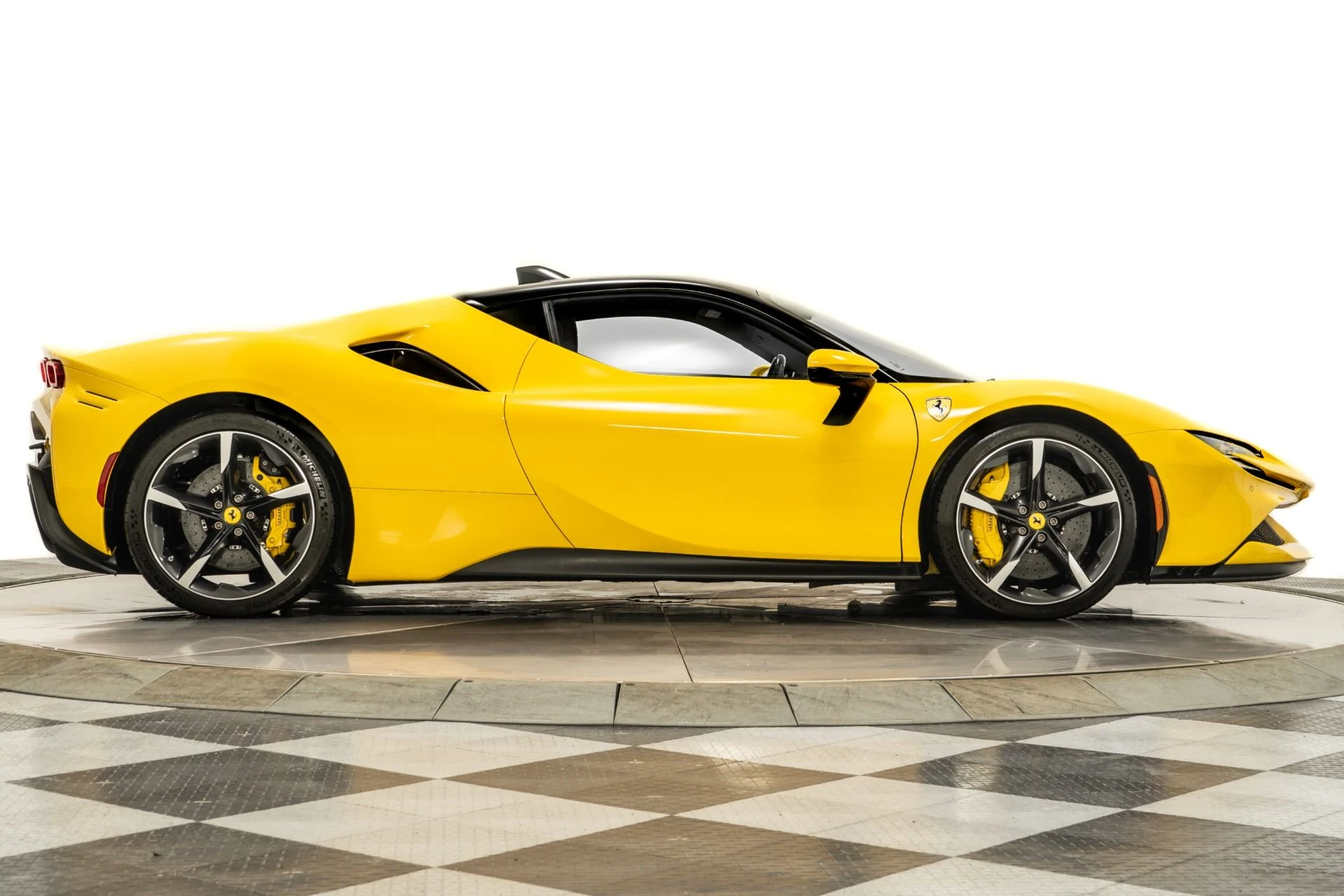 mph043_451545022_Used_2022_Ferrari_SF_90_Stradale_1756152966_585a38473d
