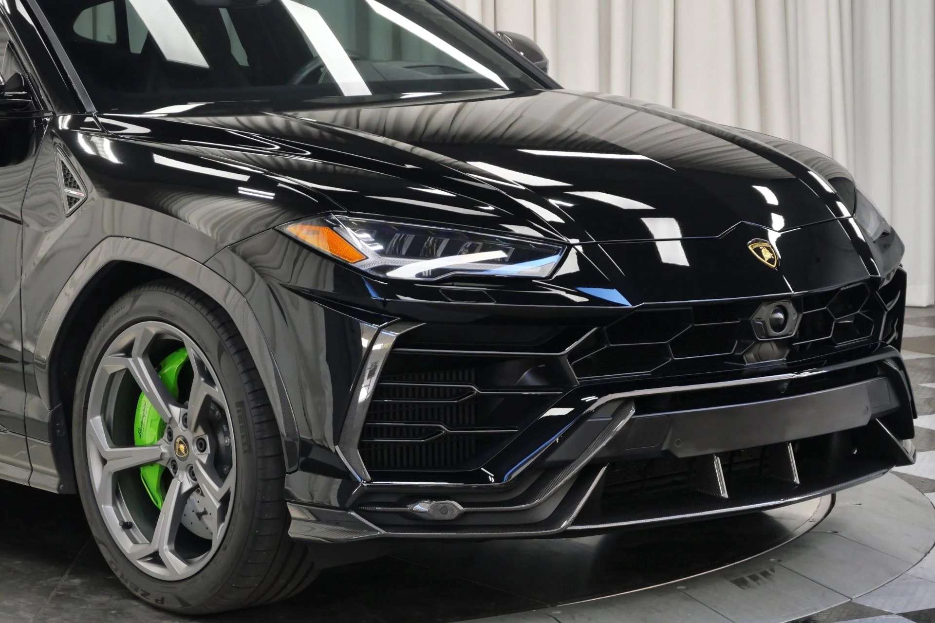 mph043_482343579_Used_2022_Lamborghini_Urus_1761576878_efccf1a4b9