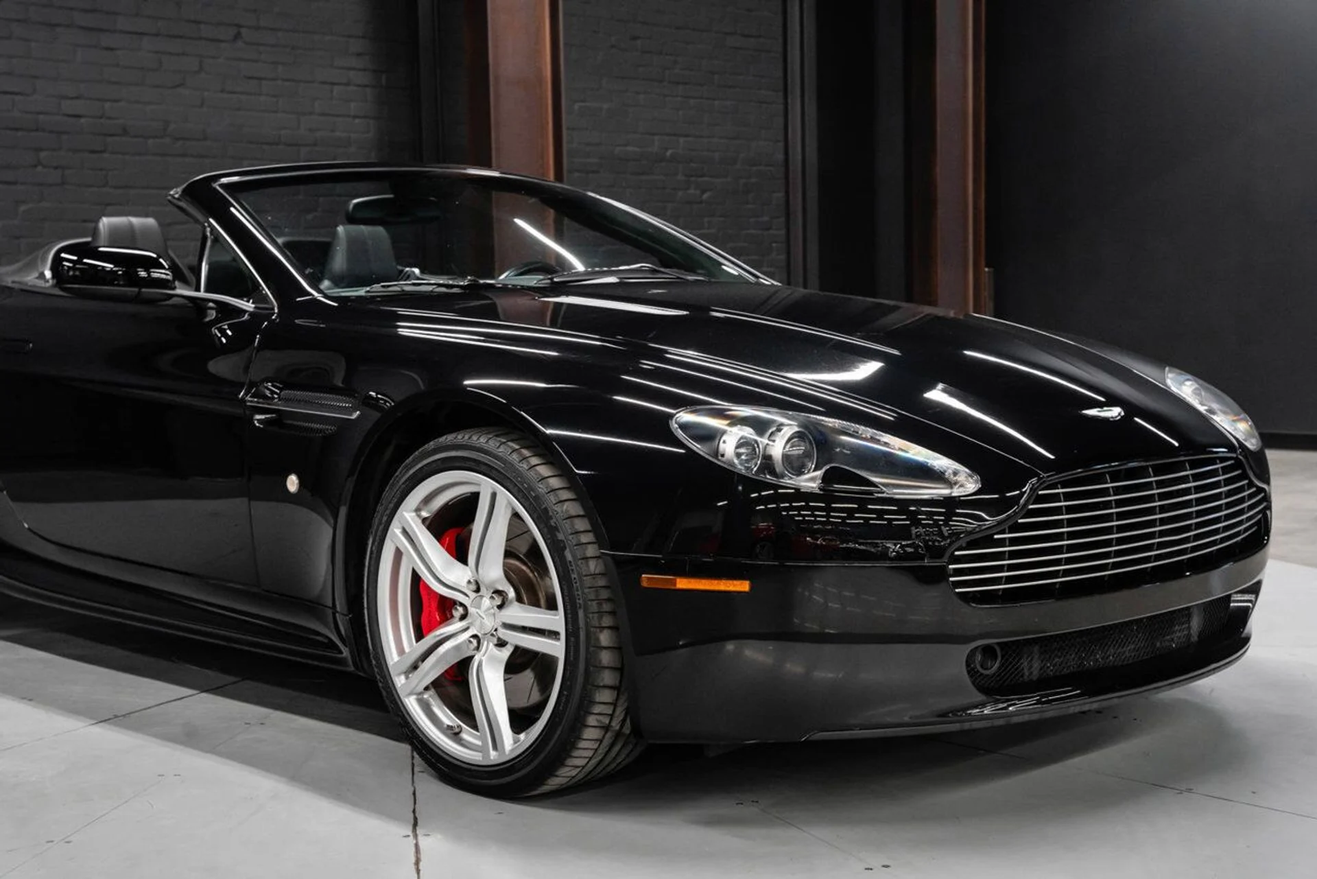 mph043_490458579_aston_martin_vantage_2008_b450f6db97