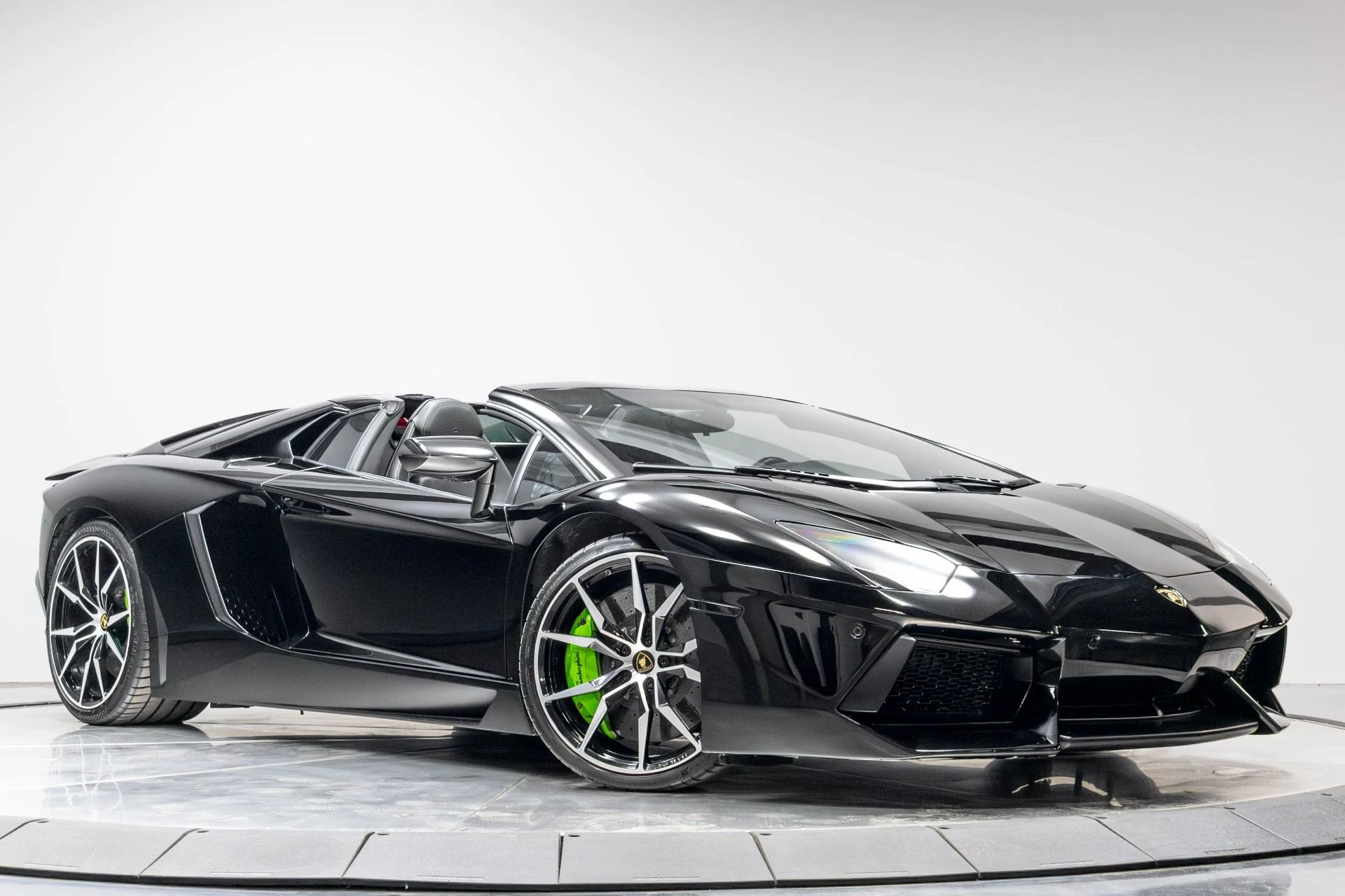 mph043_495684785_Used_2015_Lamborghini_Aventador_LP_700_4_1780593182_743fa57fbe