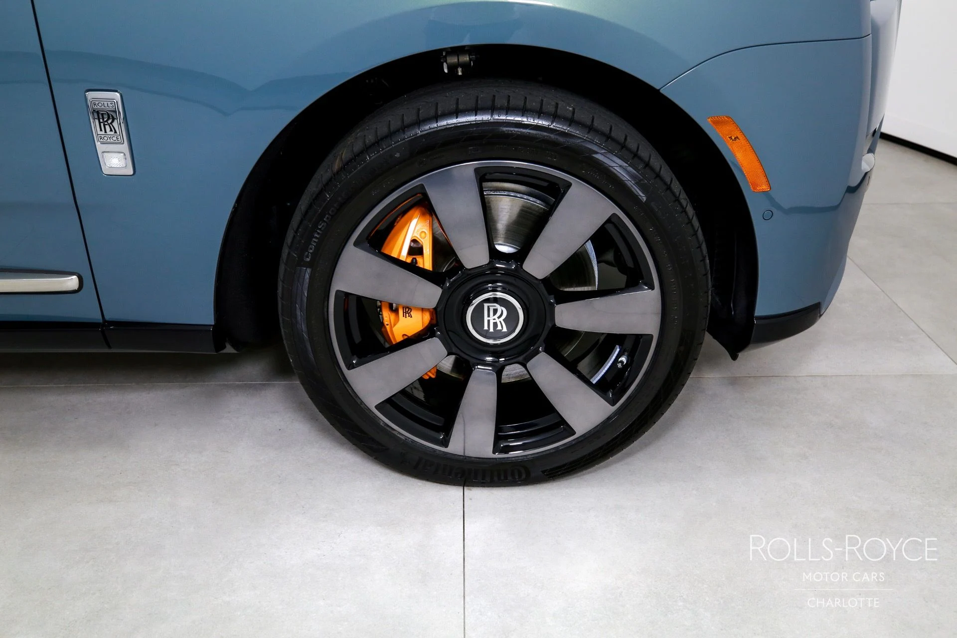 mph043_500896143_Used_2025_Rolls_Royce_Cullinan_1759510735_9bd0f3d081