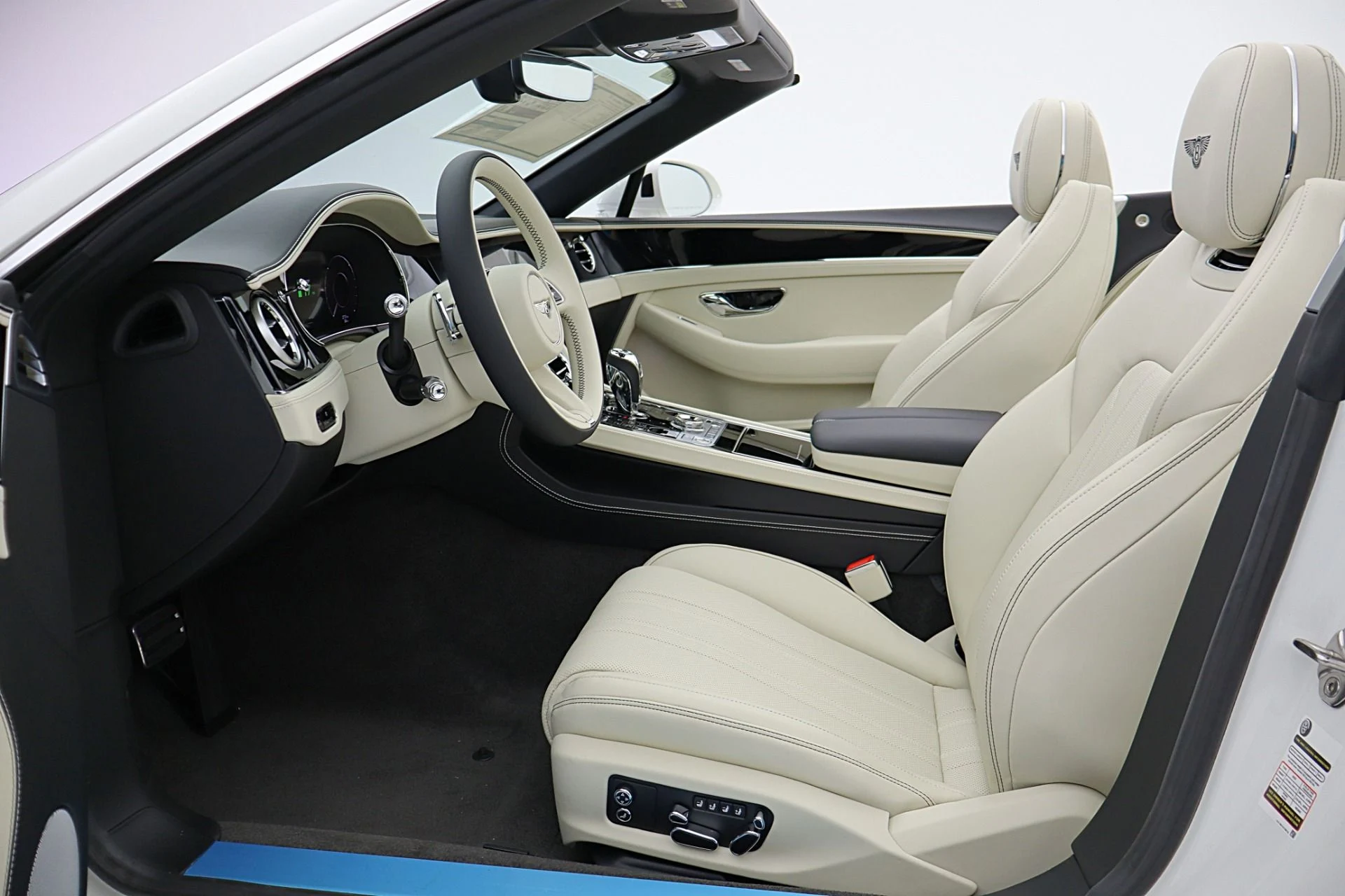 mph043_523125297_New_2026_Bentley_Continental_GTC_0aa08e5415