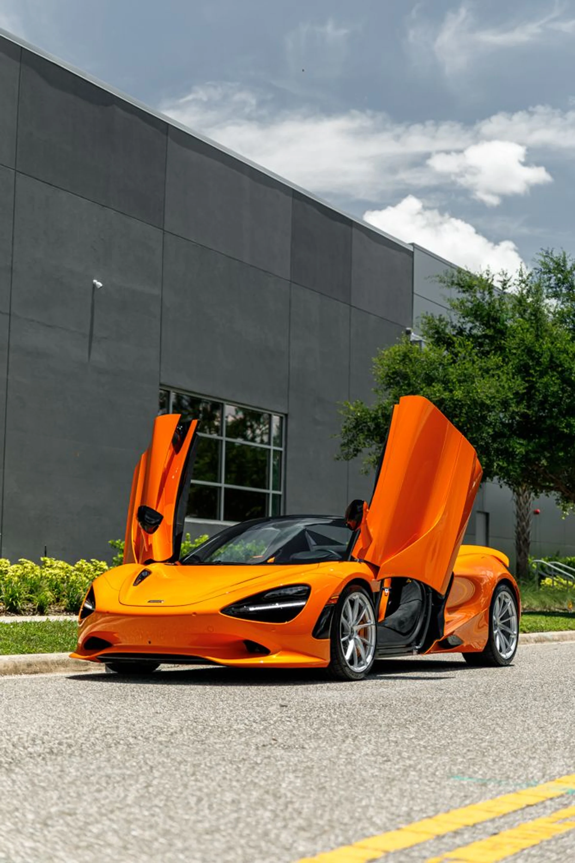 mph043_52873680_Used_2024_Mc_Laren_750_S_Spider_e049c9a800