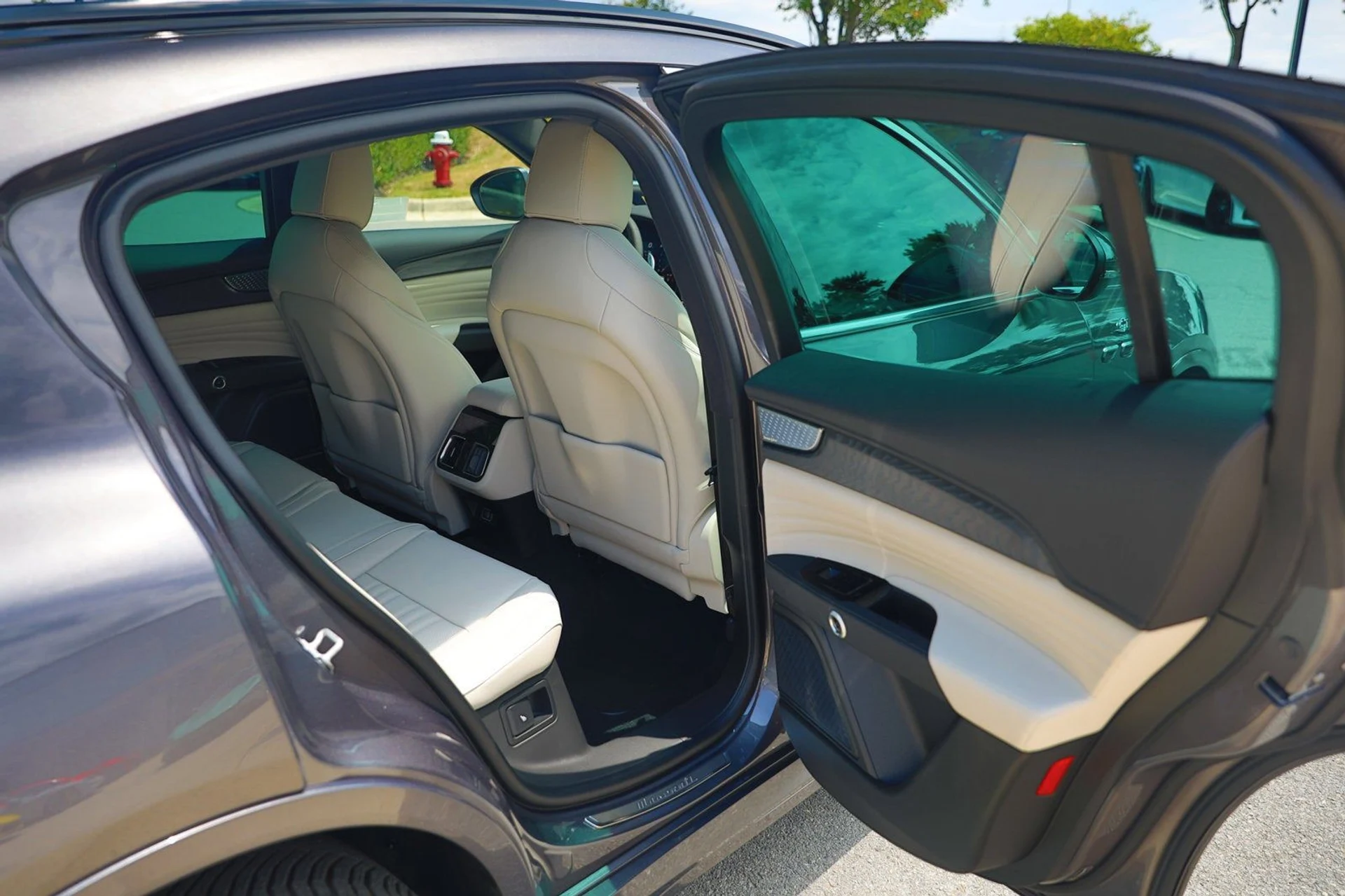 mph043_559788970_6d6b0191ab4c402892ced39fb6d754aa_be7984d735