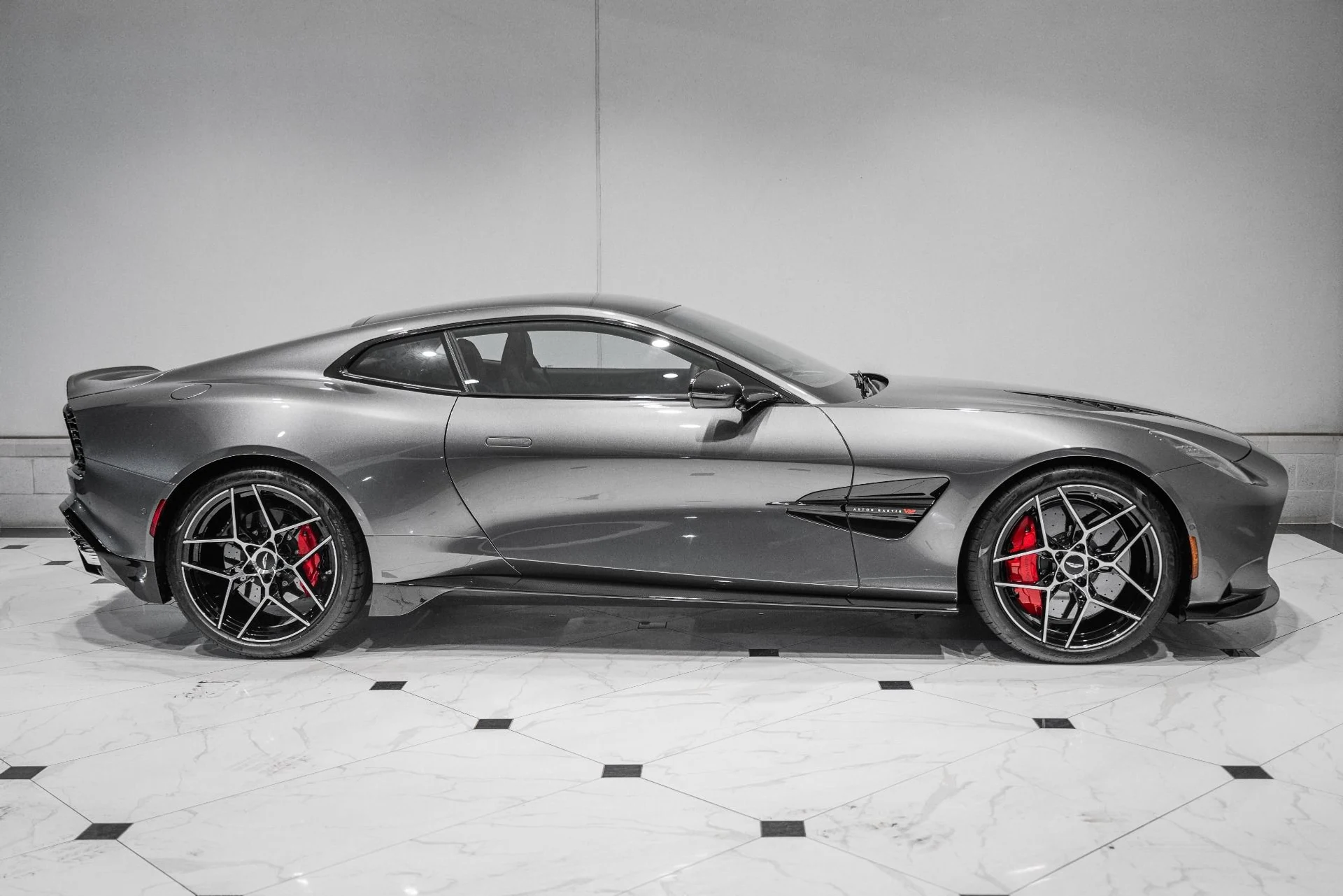 mph043_573124387_New_2027_ASTON_MARTIN_VANQUISH_1787330062_f7058c7aa4
