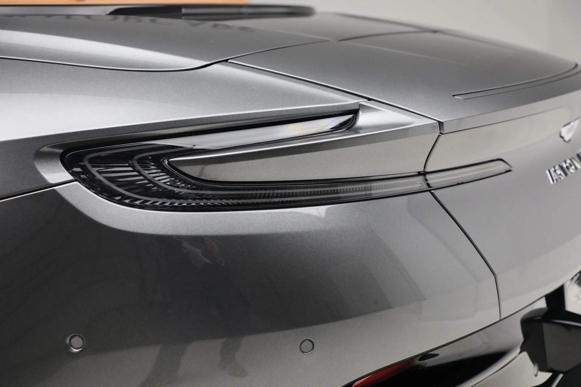 mph043_576051858_New_2025_Aston_Martin_DB_12_Volante_bc43e0df78