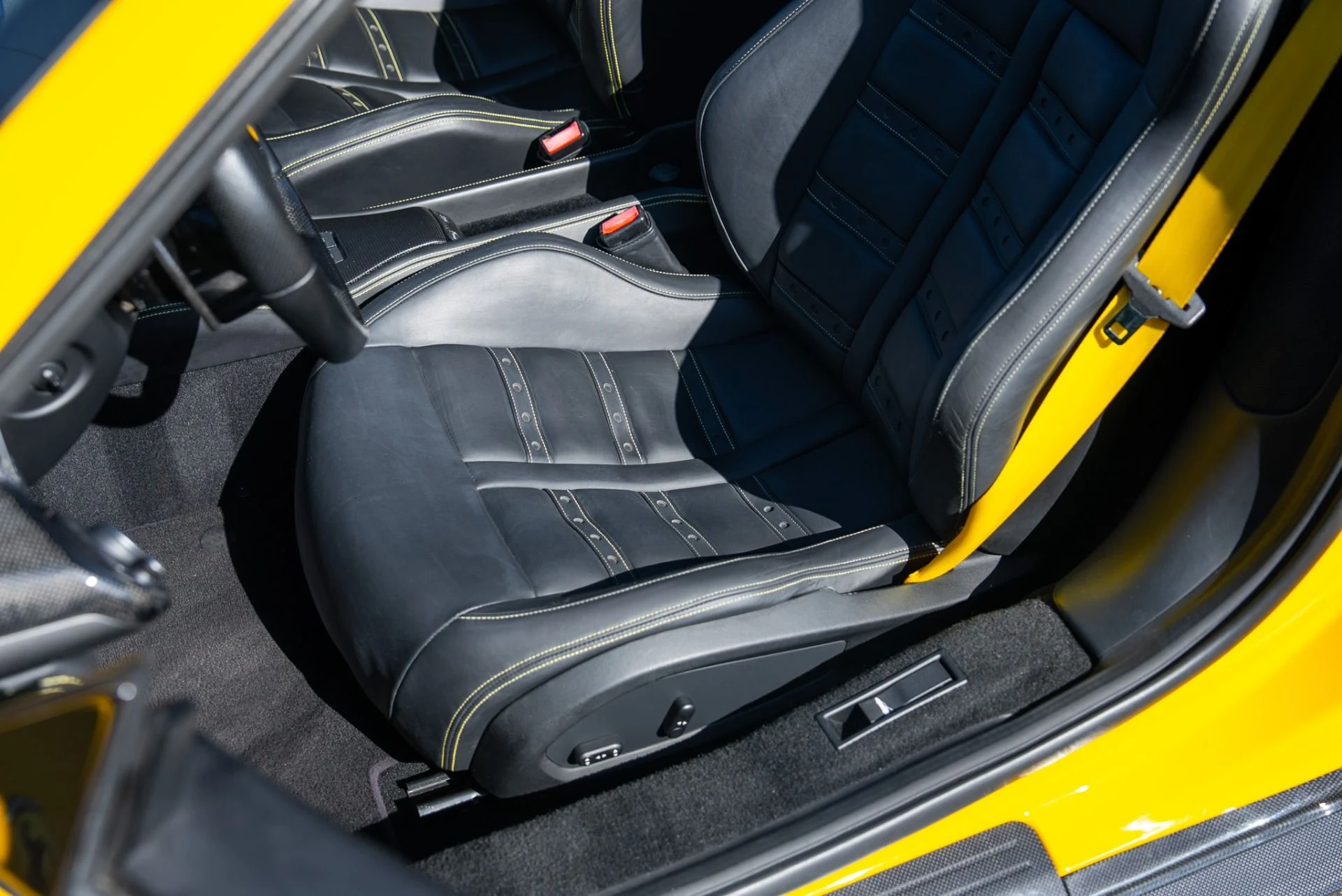 mph043_592266303_Used_2012_Ferrari_458_Spider_1762304575_b1b33c83f5