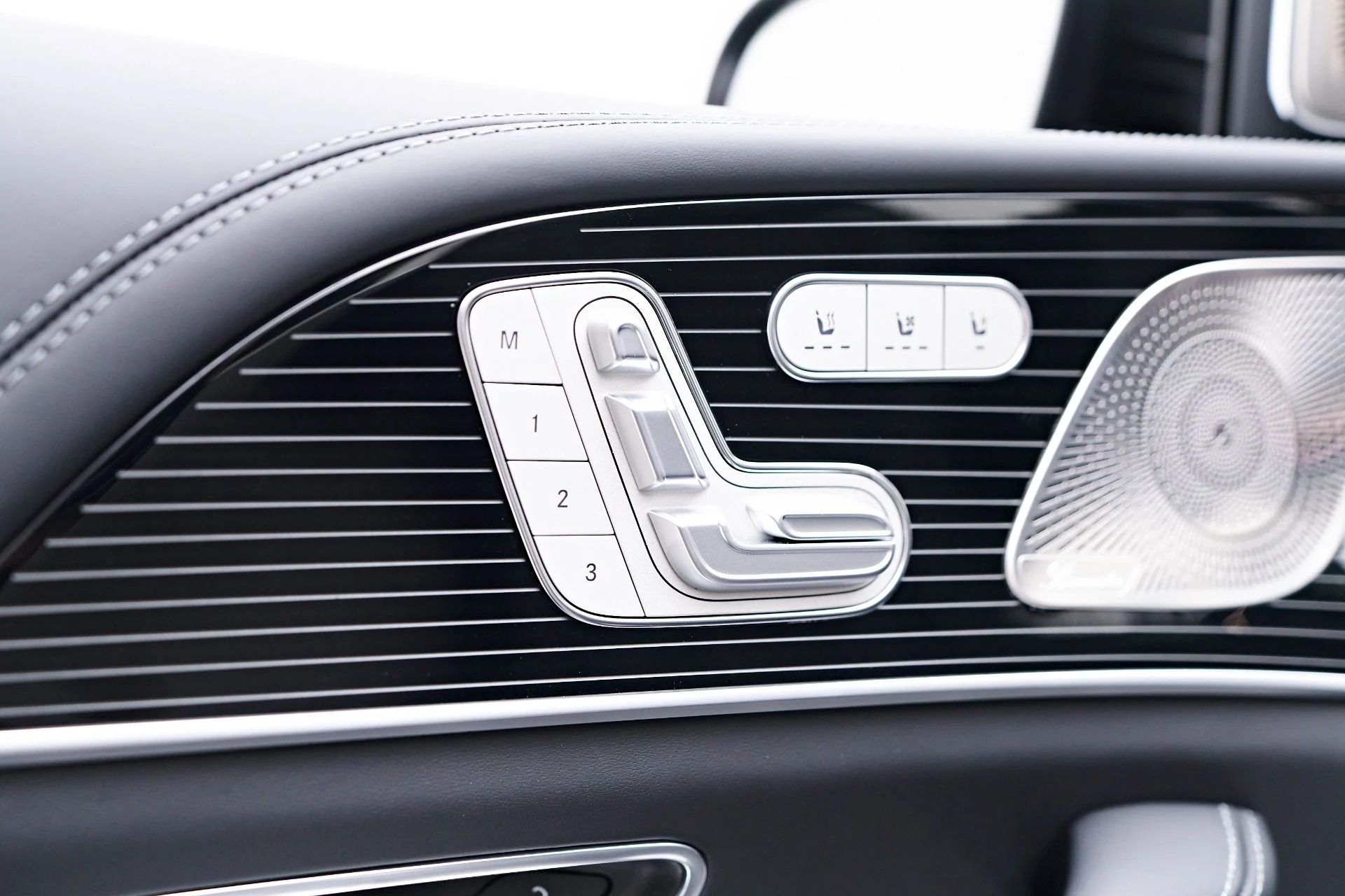 mph043_619178422_Used_2023_Mercedes_Benz_GLS_Maybach_GLS_600_1762799282_cdc2726ead