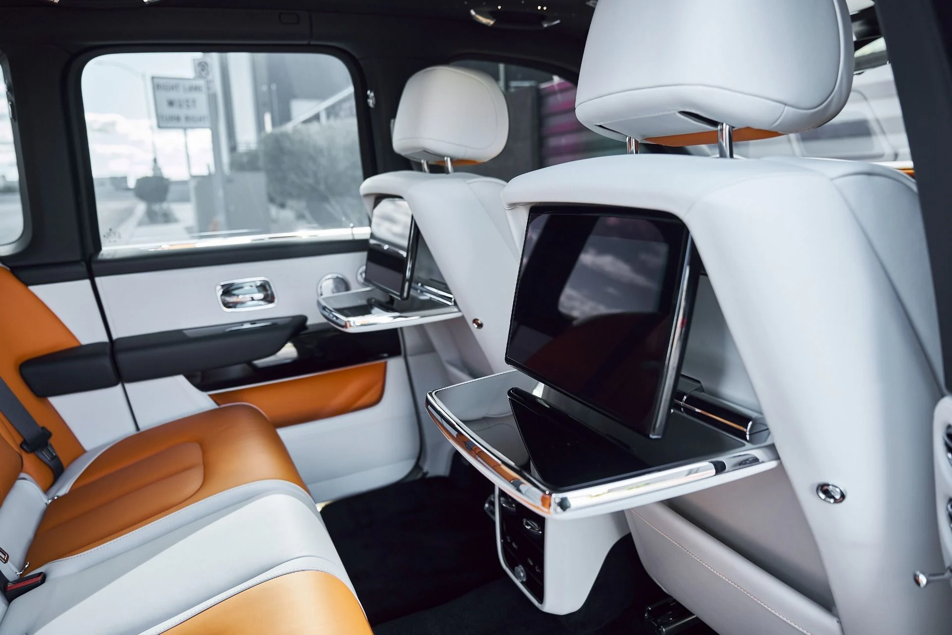 mph043_624109420_Used_2026_Rolls_Royce_Cullinan_Base_1766884784_ed26011e2f