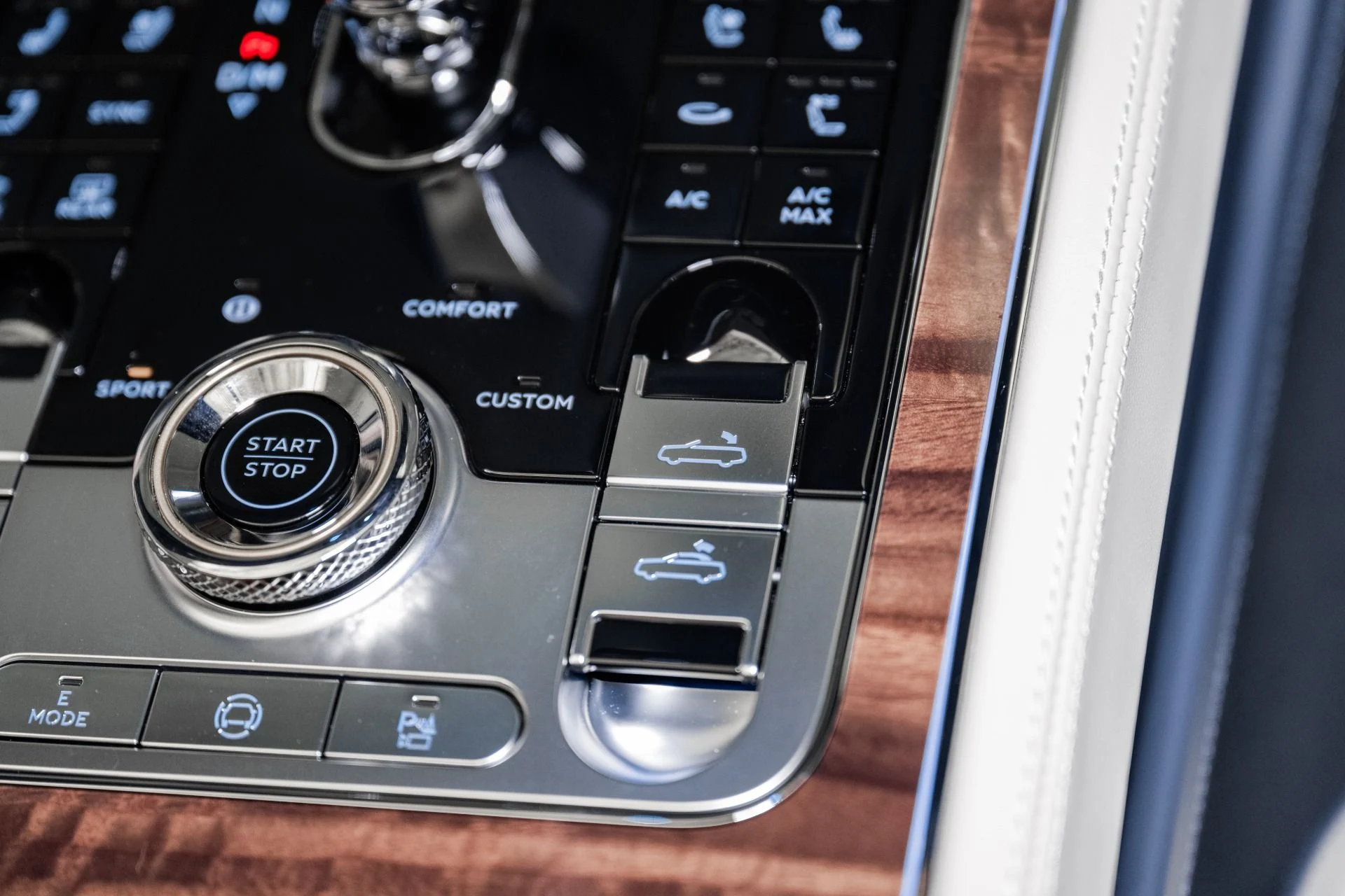 mph043_631954800_New_2025_Bentley_Continental_1754062657_6cc49a46ee