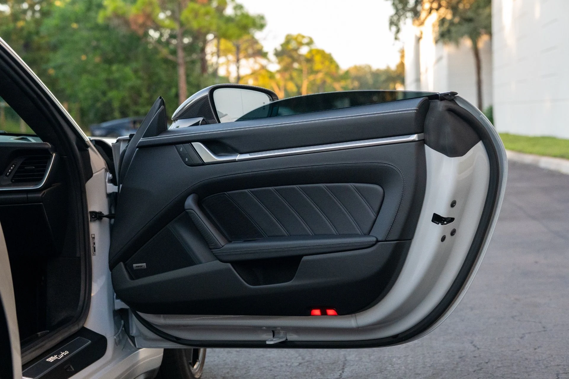 mph043_64661467_Used_2024_Porsche_911_Turbo_1762281596_33d166a6d6