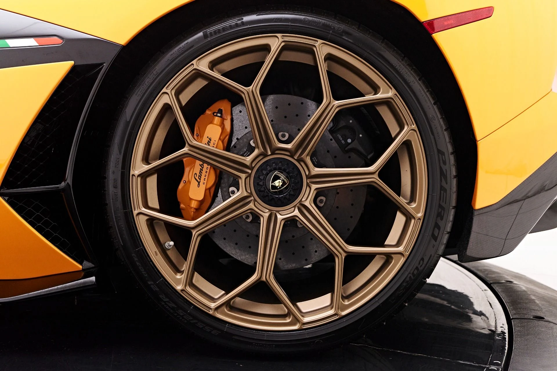mph043_654299599_Used_2021_Lamborghini_Aventador_SVJ_Base_1755224573_5df458115e