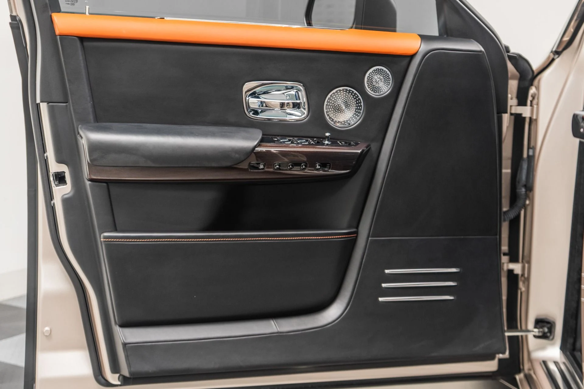 mph043_655007142_Used_2019_Rolls_Royce_Phantom_The_Phantom_Package_Two_Tone_Paint_Bespoke_Audio_1785353671_bd70ff0776