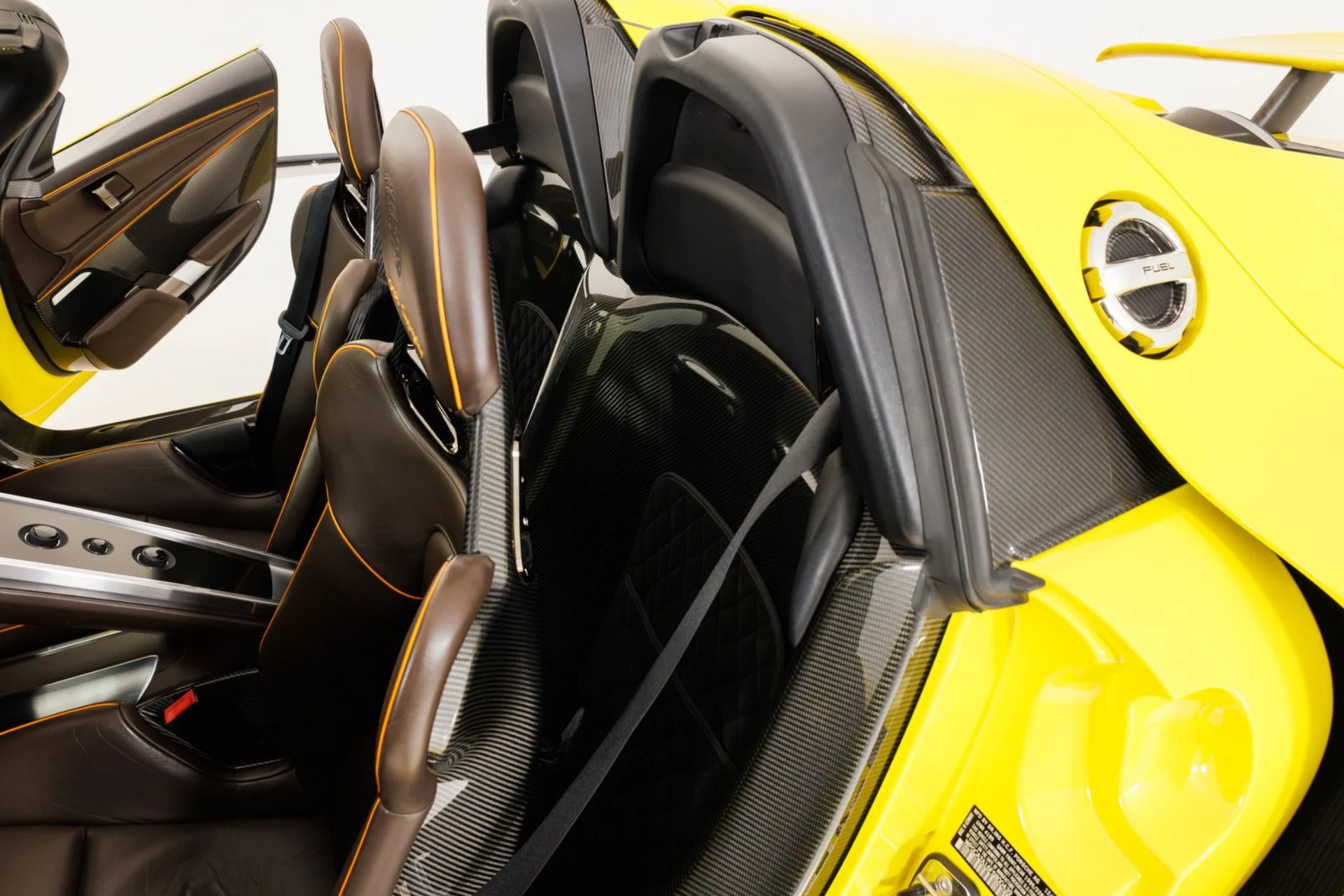 mph043_655466314_Used_2015_Porsche_918_Spyder_1789427635_33450a21a4