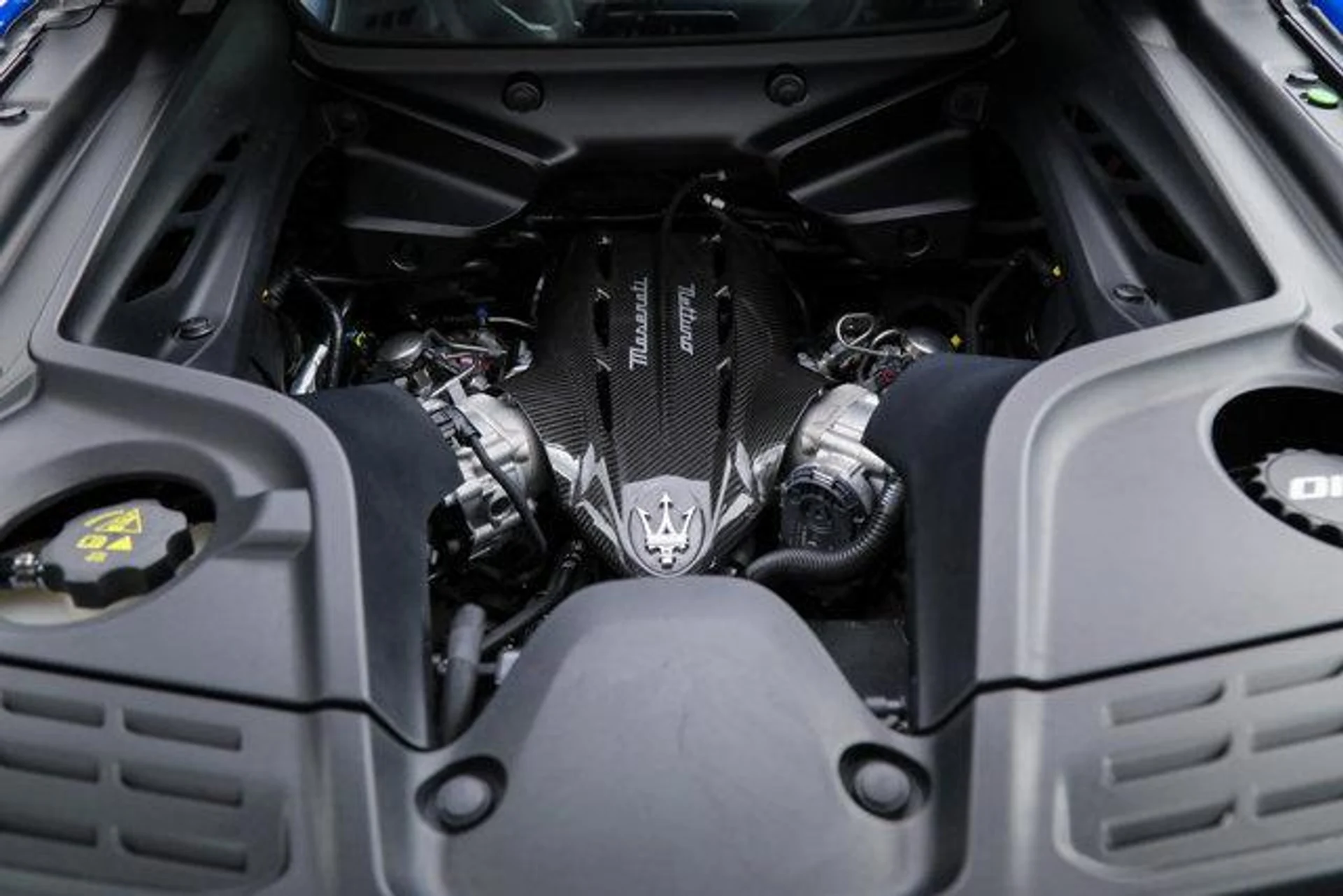 mph043_657688401_Ugbp_CU_Pgo2x_S_Fp_Ab_Lu2f_ZR_7_S3_LI_344f0bf80e