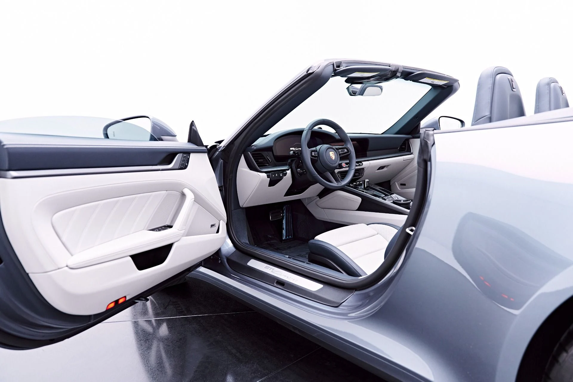 mph043_675093596_Used_2025_Porsche_911_Carrera_1777504799_2554435f33