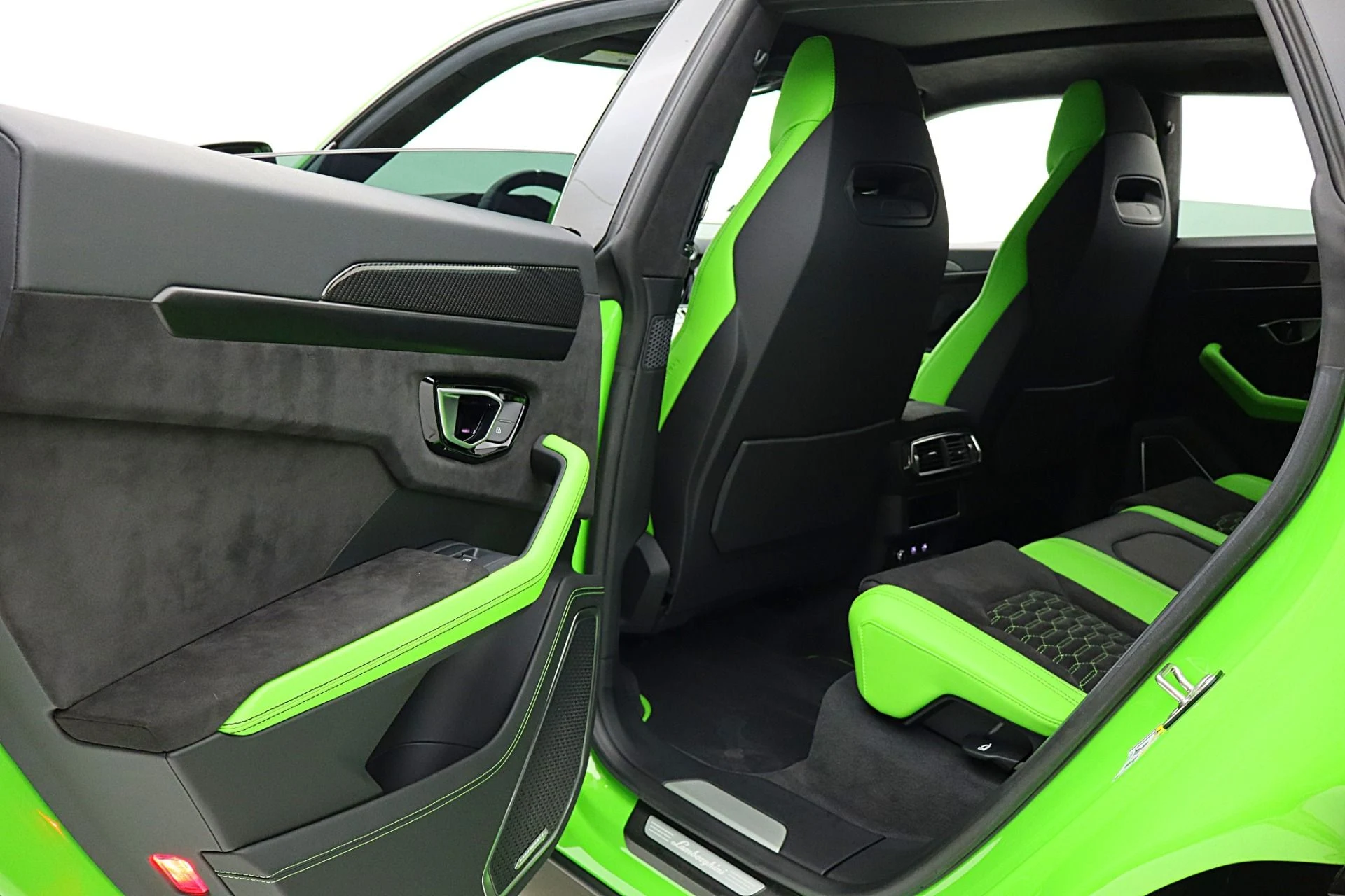 mph043_67593683_Used_2021_Lamborghini_Urus_SELEZIONE_PRE_OWNED_CERTIFIED_PEARL_CAPSULE_21209c9495