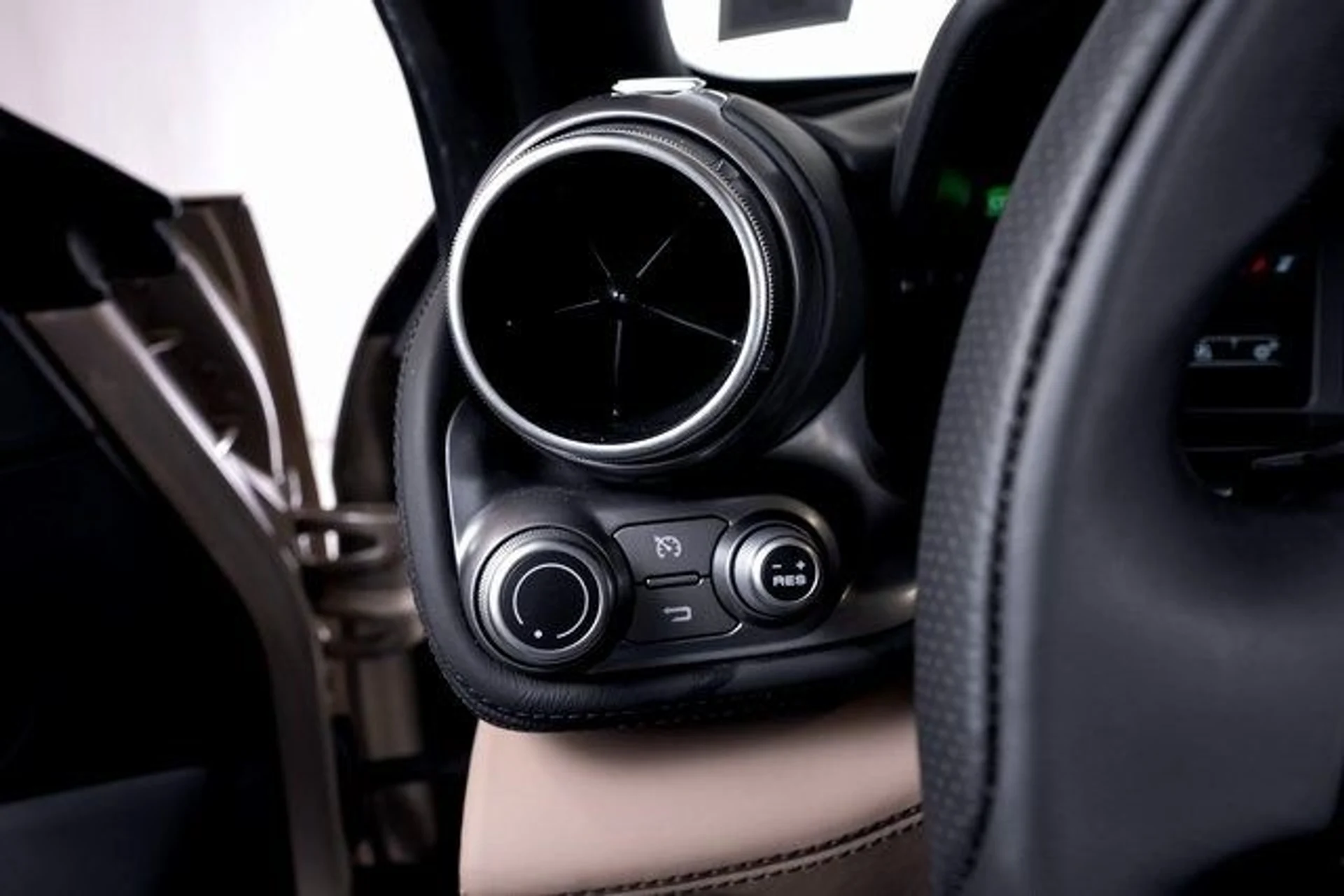 mph043_679988105_fc4b36034396875e3e03831ed250ee1cx_e7344dab68