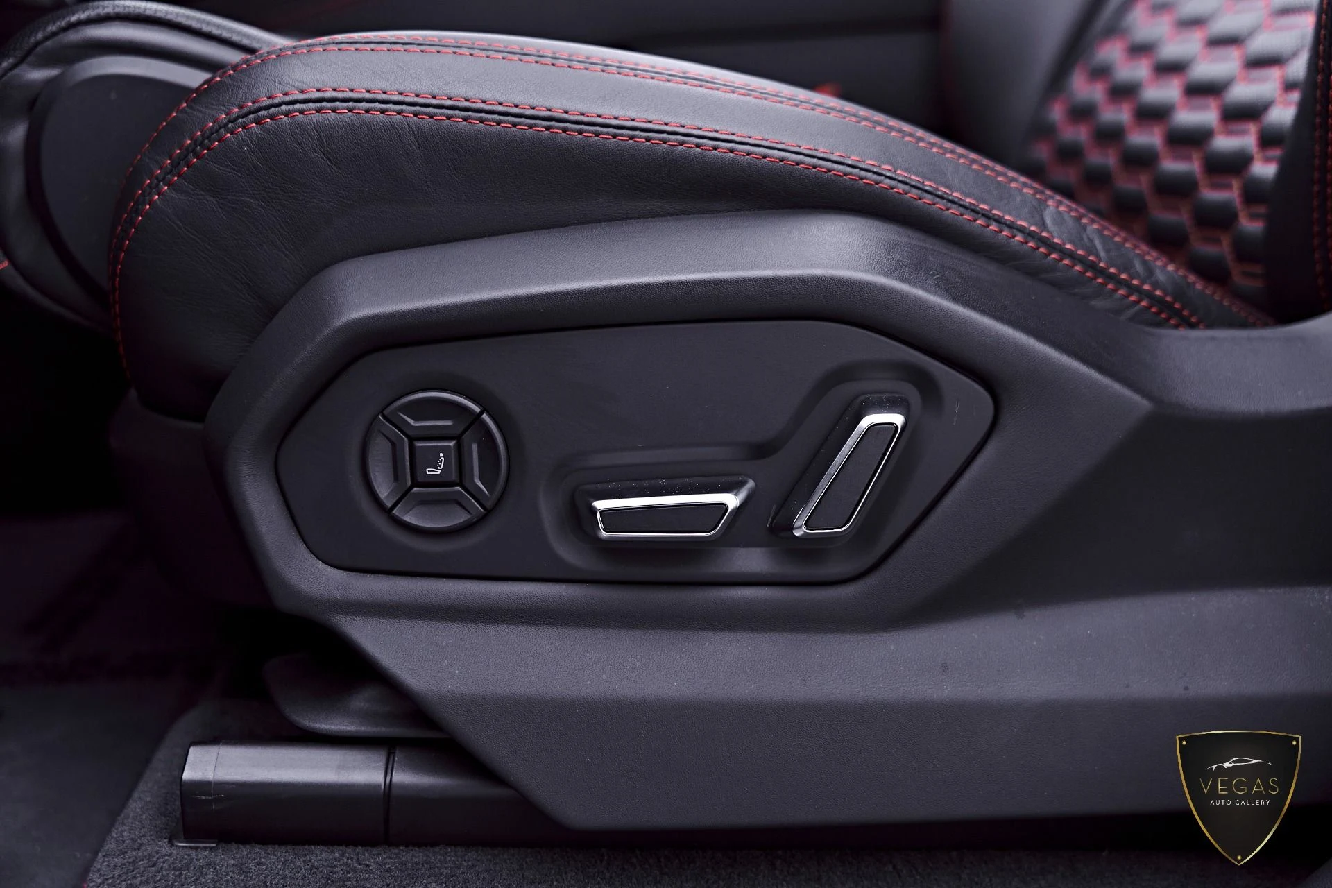 mph043_687053100_Used_2022_Lamborghini_Urus_1782338963_9c2a9b040b