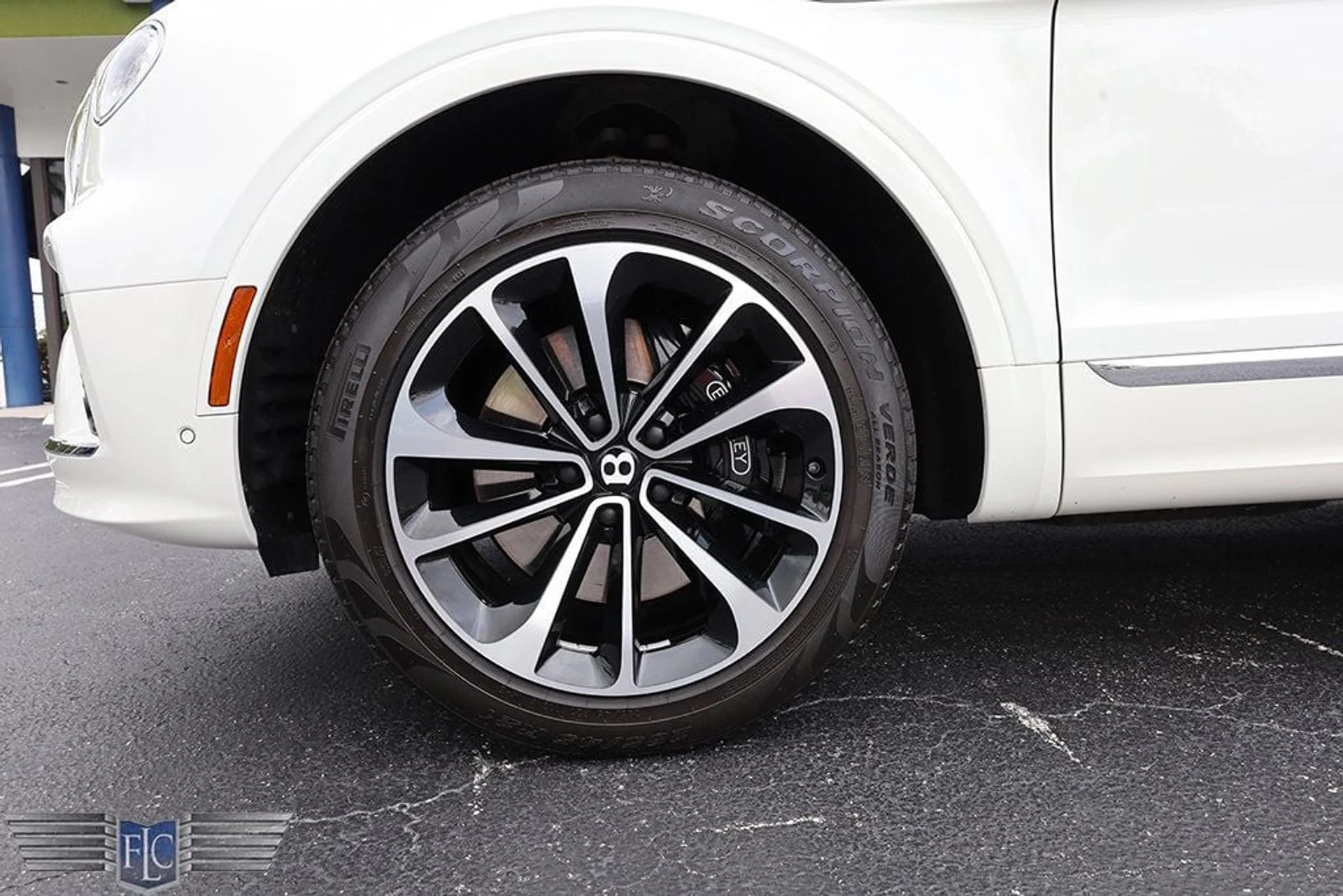 mph043_705960861_used_2024_bentley_bentayga_6305_22998003_44_1024_864c28e878