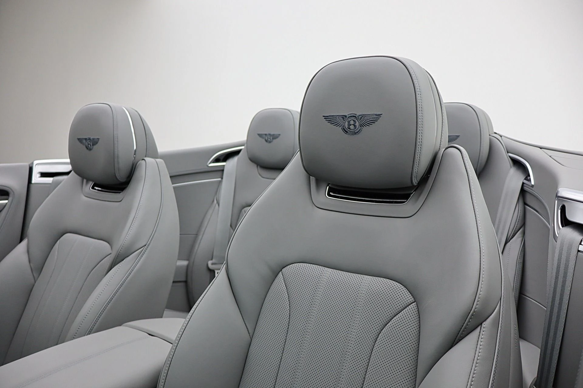 mph043_7142027_New_2026_Bentley_Continental_GTC_33d2ee3f18