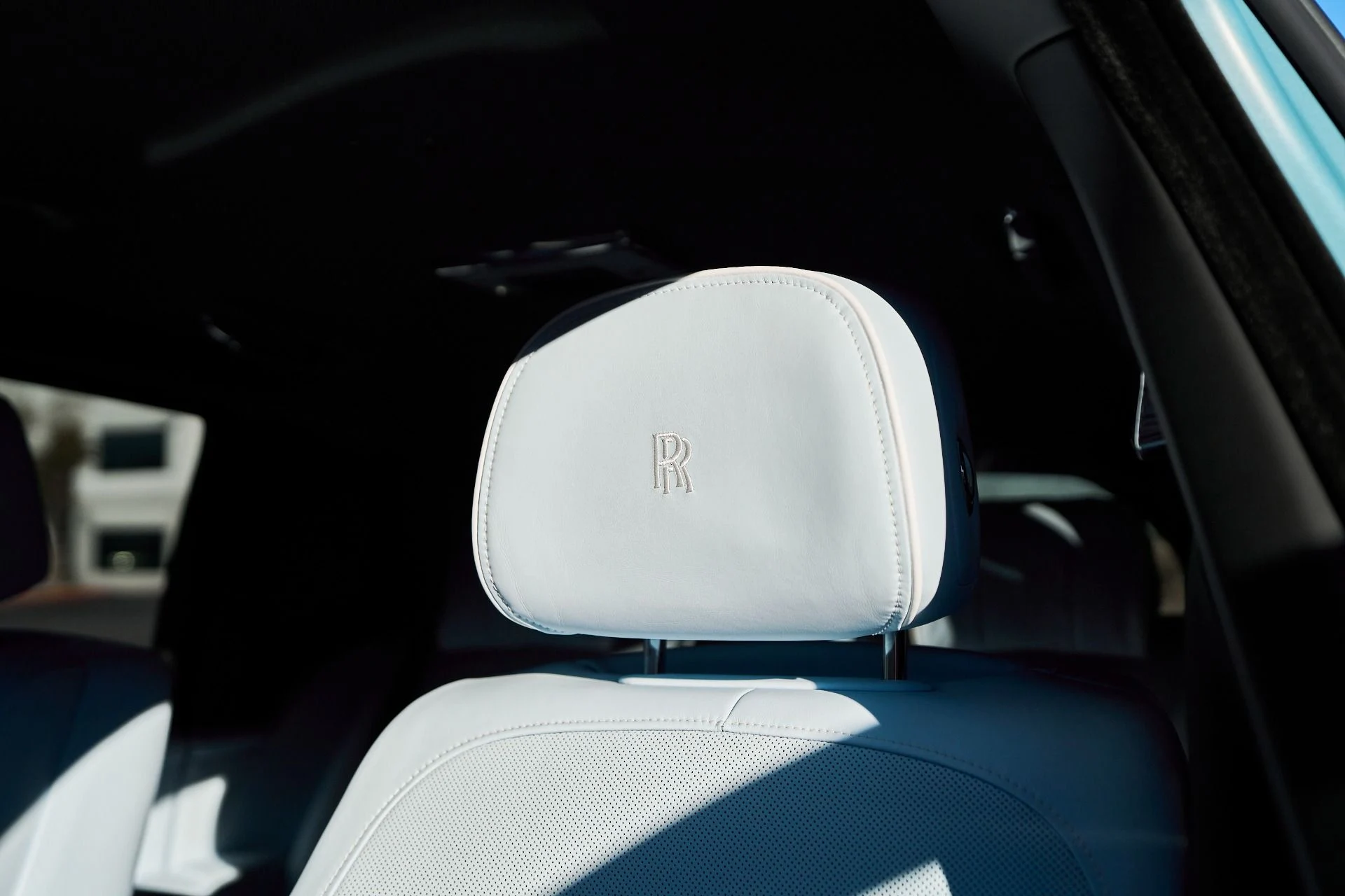 mph043_734702773_Used_2022_Rolls_Royce_Cullinan_Black_Badge_1765411073_8b17d1aff1