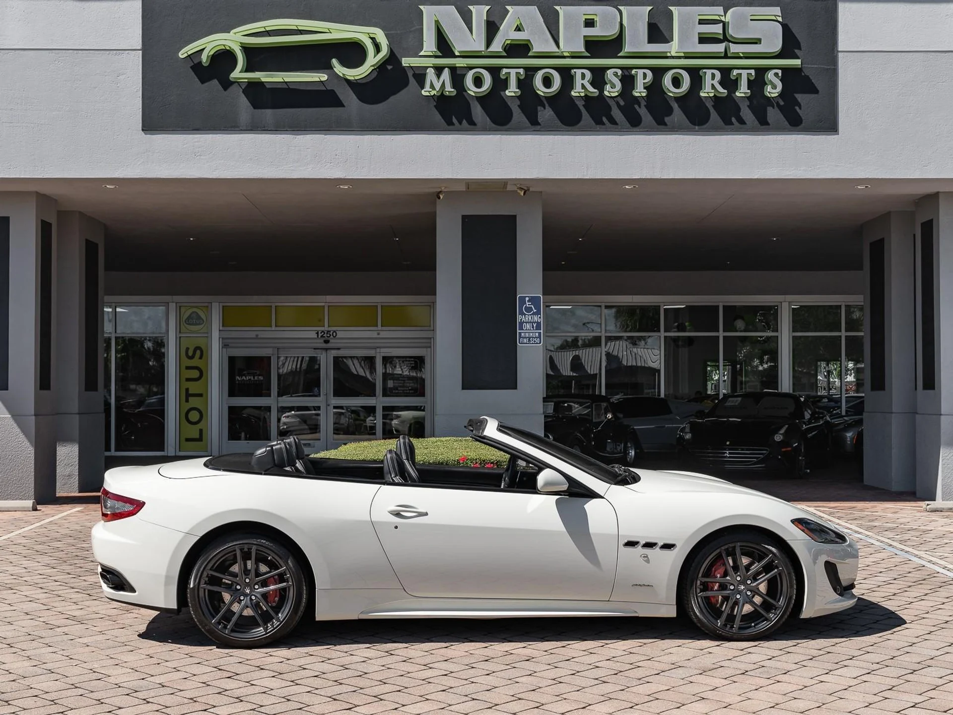 mph043_735035621_Used_2015_Maserati_Gran_Turismo_Convertible_Sport_1760472391_883968cd0a