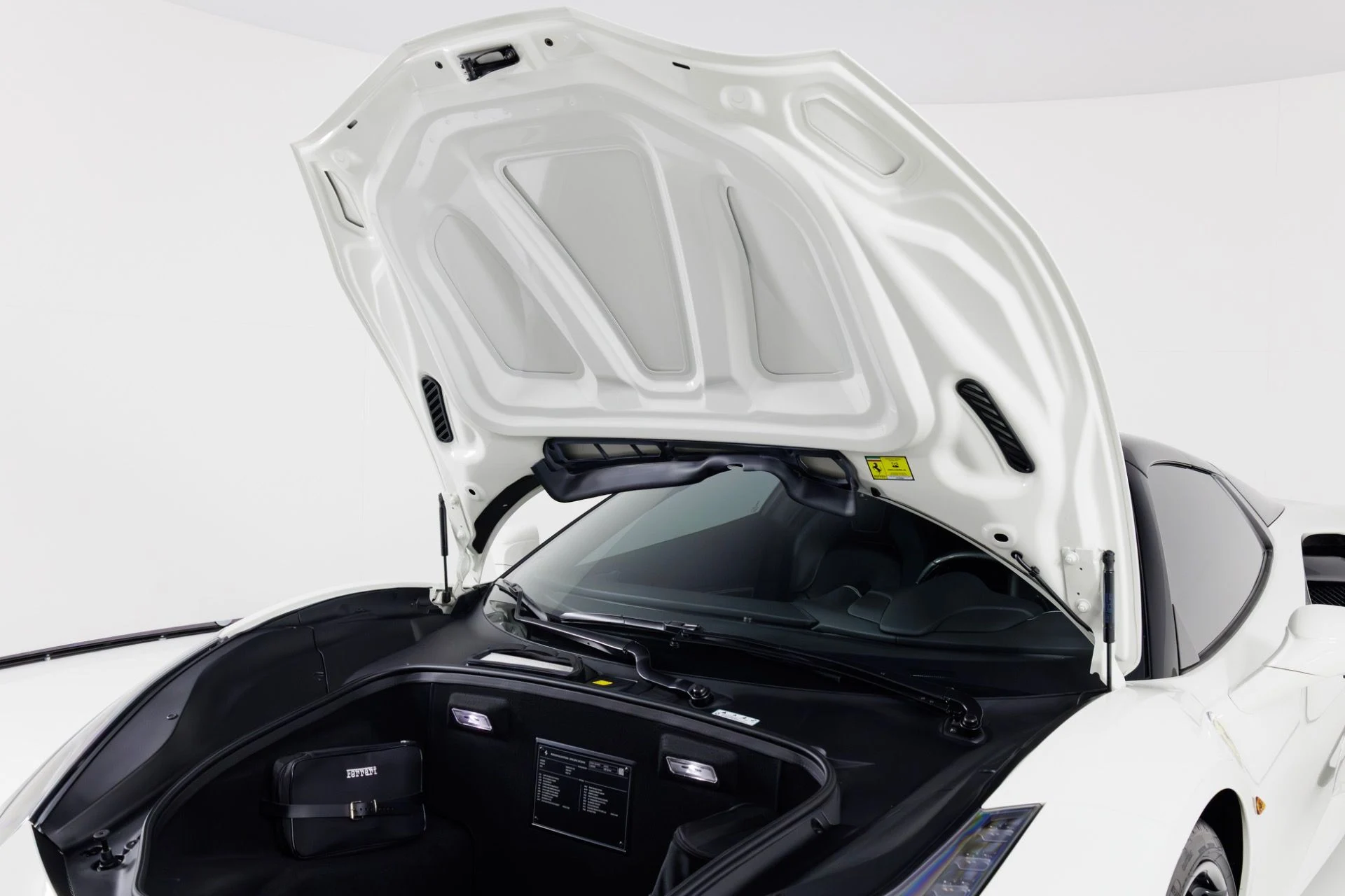 mph043_735457738_Used_2018_Ferrari_488_Spider_1768934443_ffb38f6e82