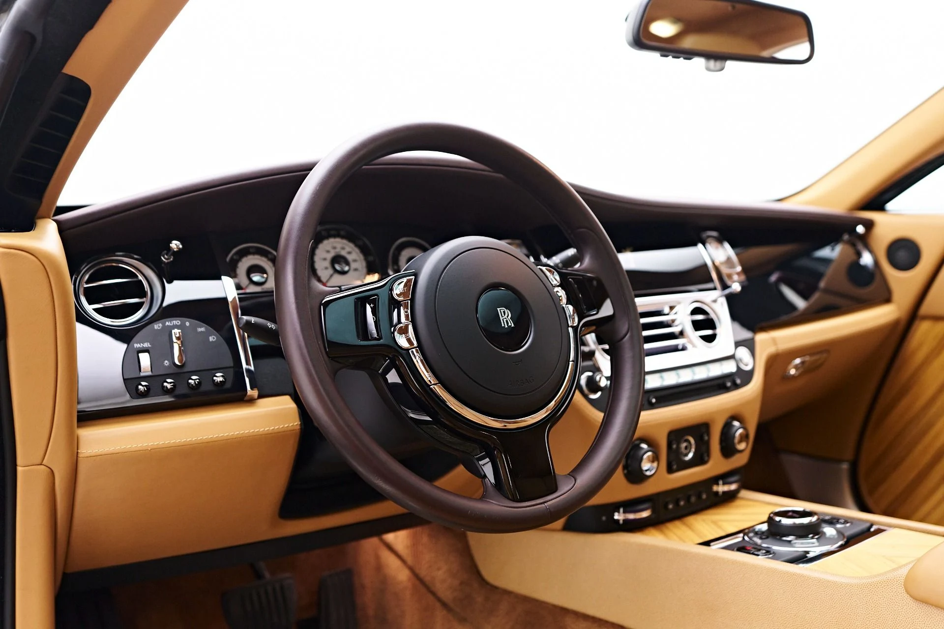mph043_738335302_Used_2015_Rolls_Royce_Wraith_Base_1757113615_e881972f77