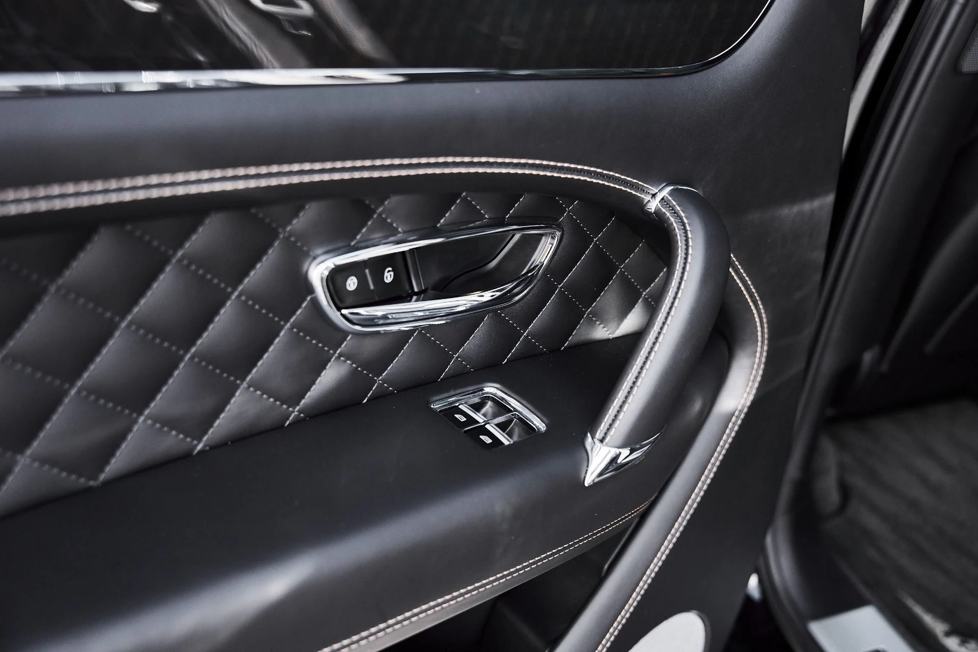 mph043_746939662_Used_2017_Bentley_Bentayga_W12_1781373123_063ba059ec