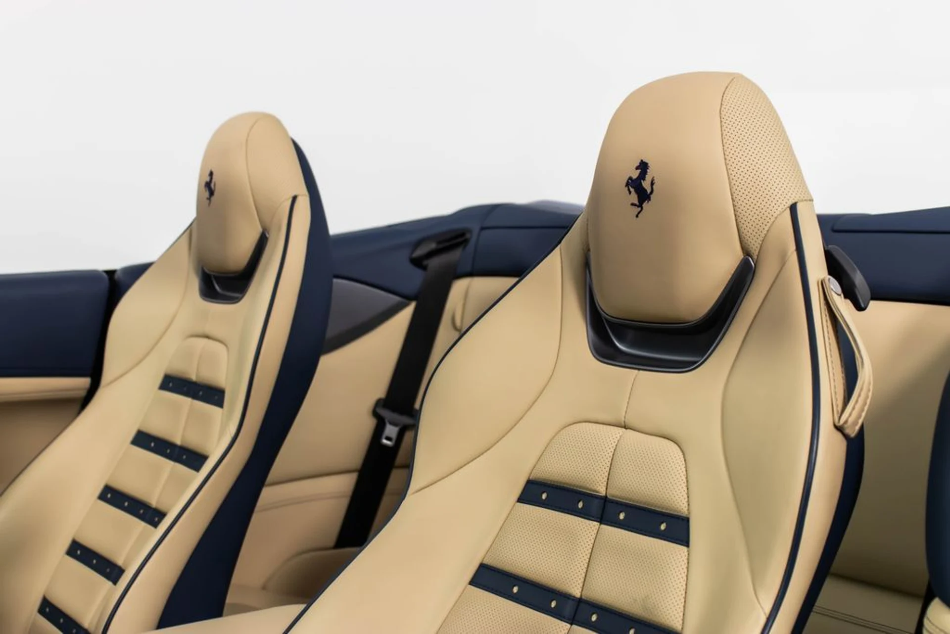 mph043_764965811_8cf9b8a2edca5f2cd631610e9c405a51x_fcb34cdc57