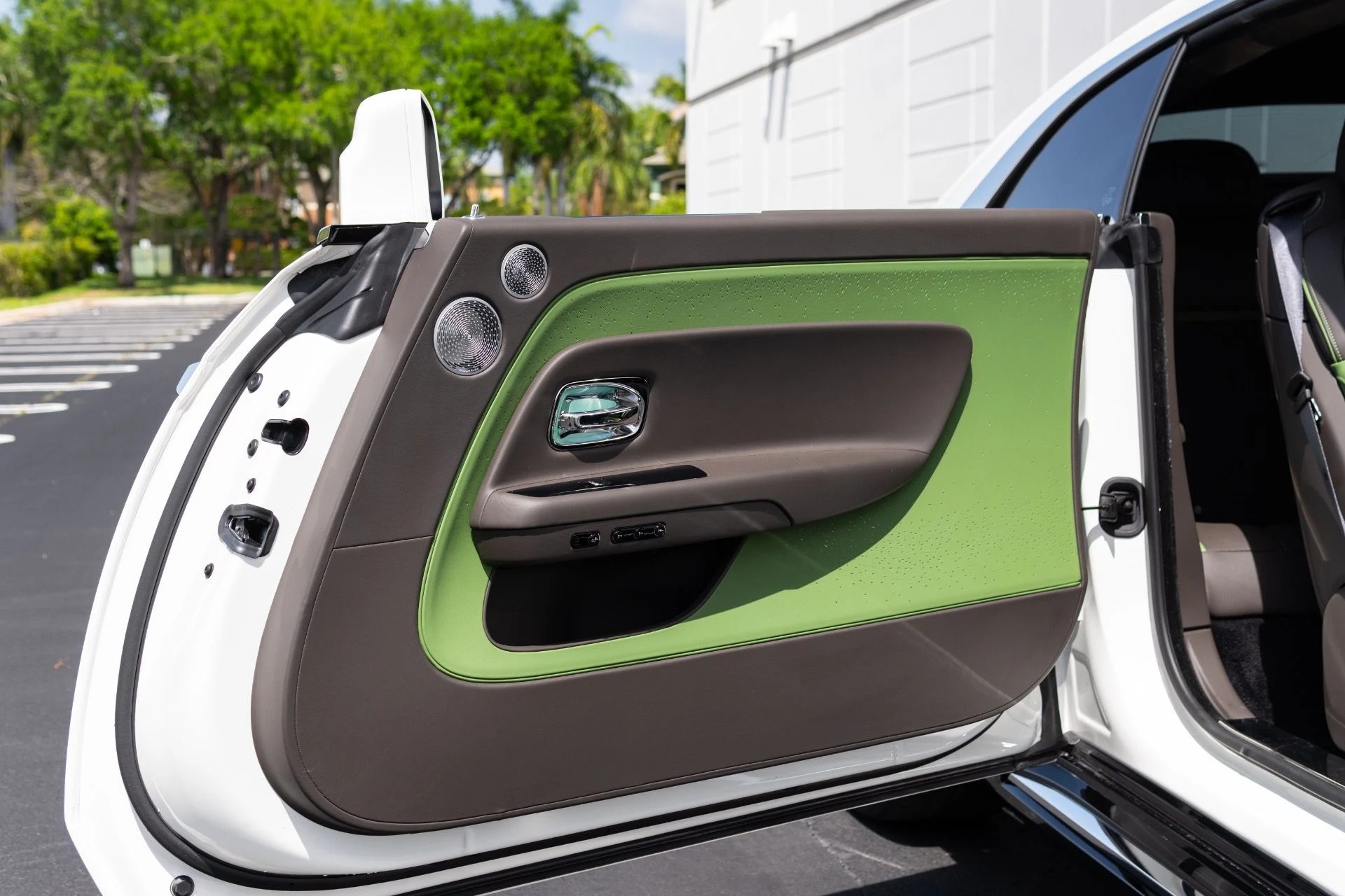 mph043_768117064_Used_2024_Rolls_Royce_Spectre_1775023108_762d511b33