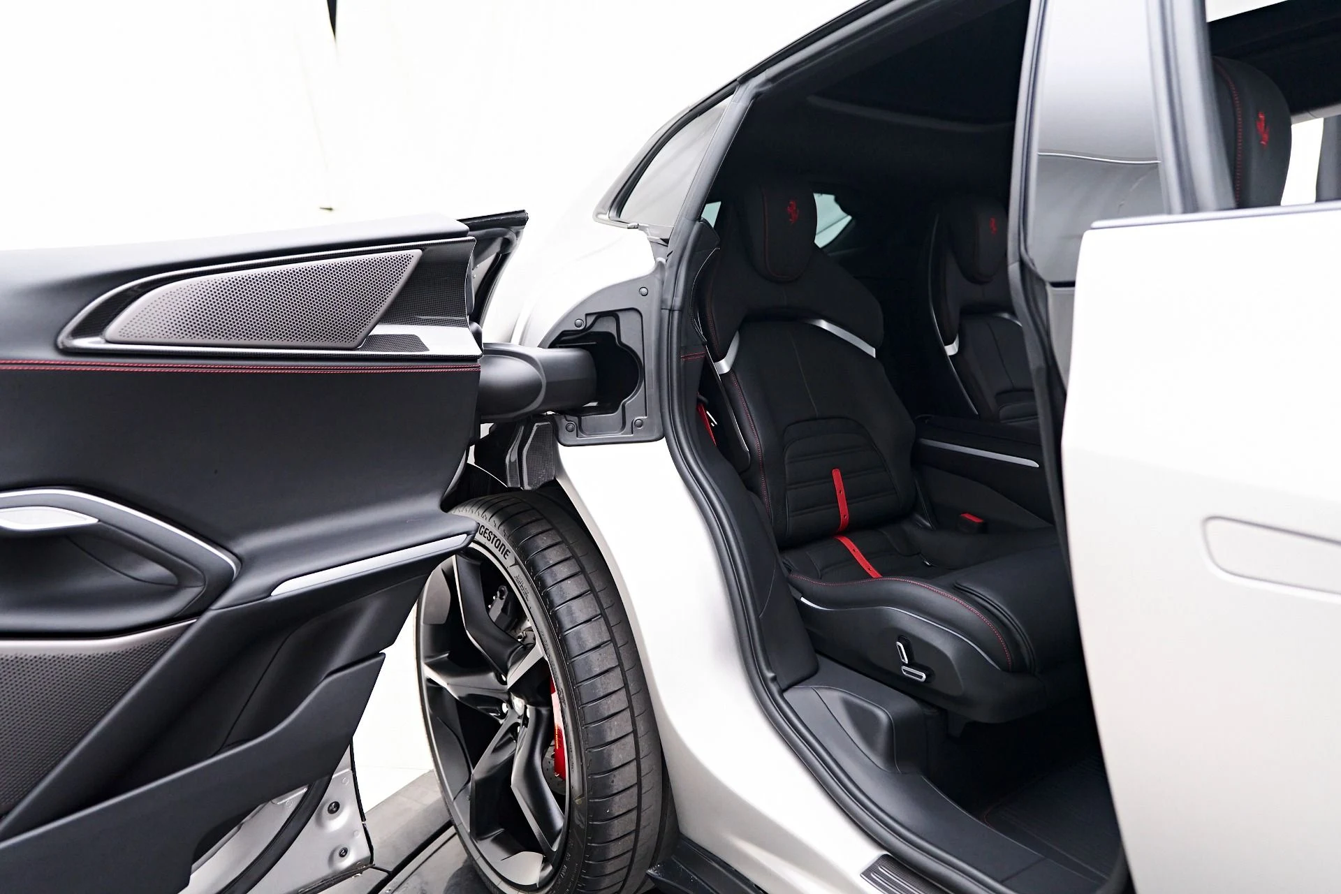 mph043_779800573_Used_2024_Ferrari_Purosangue_Base_1757201175_ae3325e526