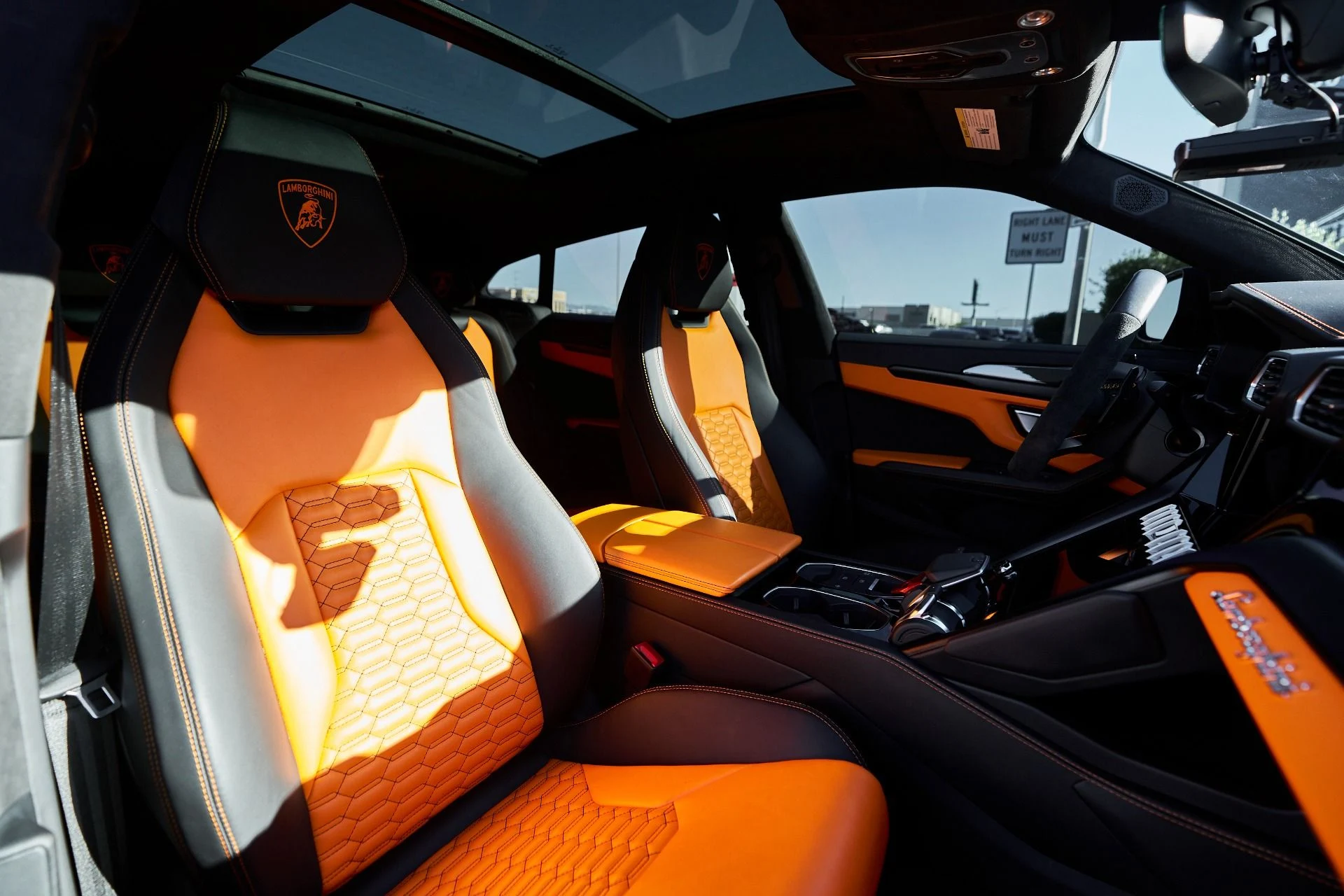 mph043_780705014_Used_2022_Lamborghini_Urus_Base_1759562061_3e3ca6e896
