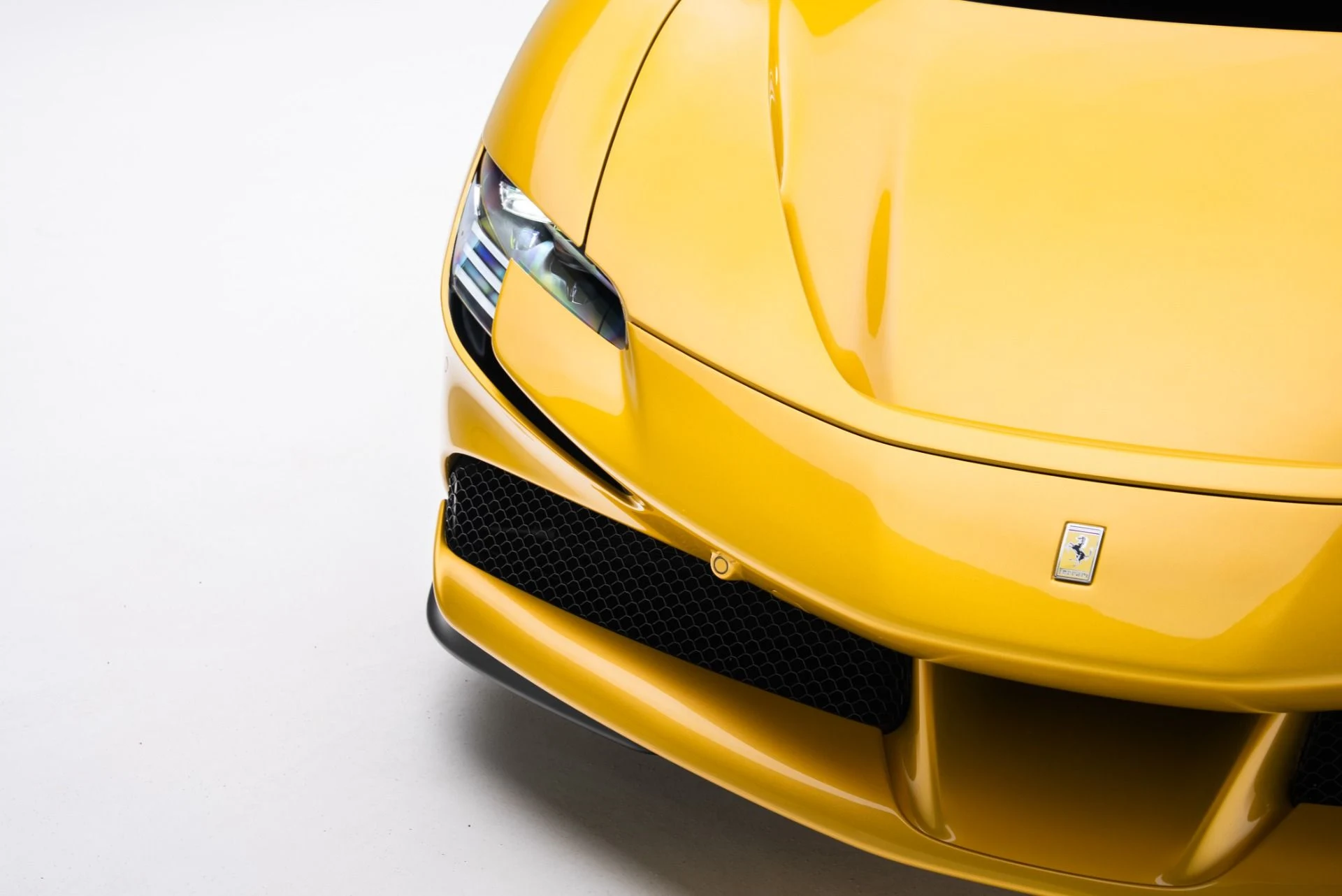 mph043_787340993_Used_2023_Ferrari_SF_90_Spider_1770940730_4371a560de