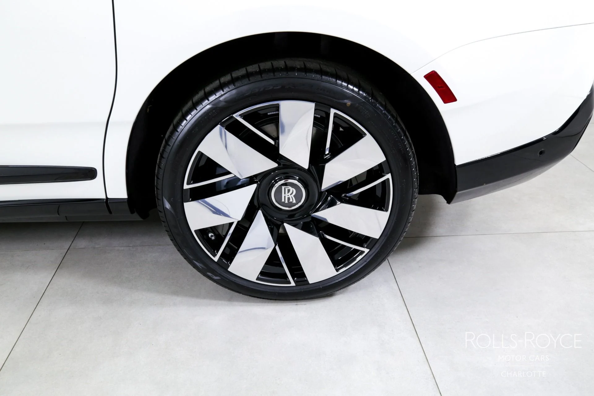 mph043_79016497_Used_2025_Rolls_Royce_Cullinan_1732209610_fd61312be6