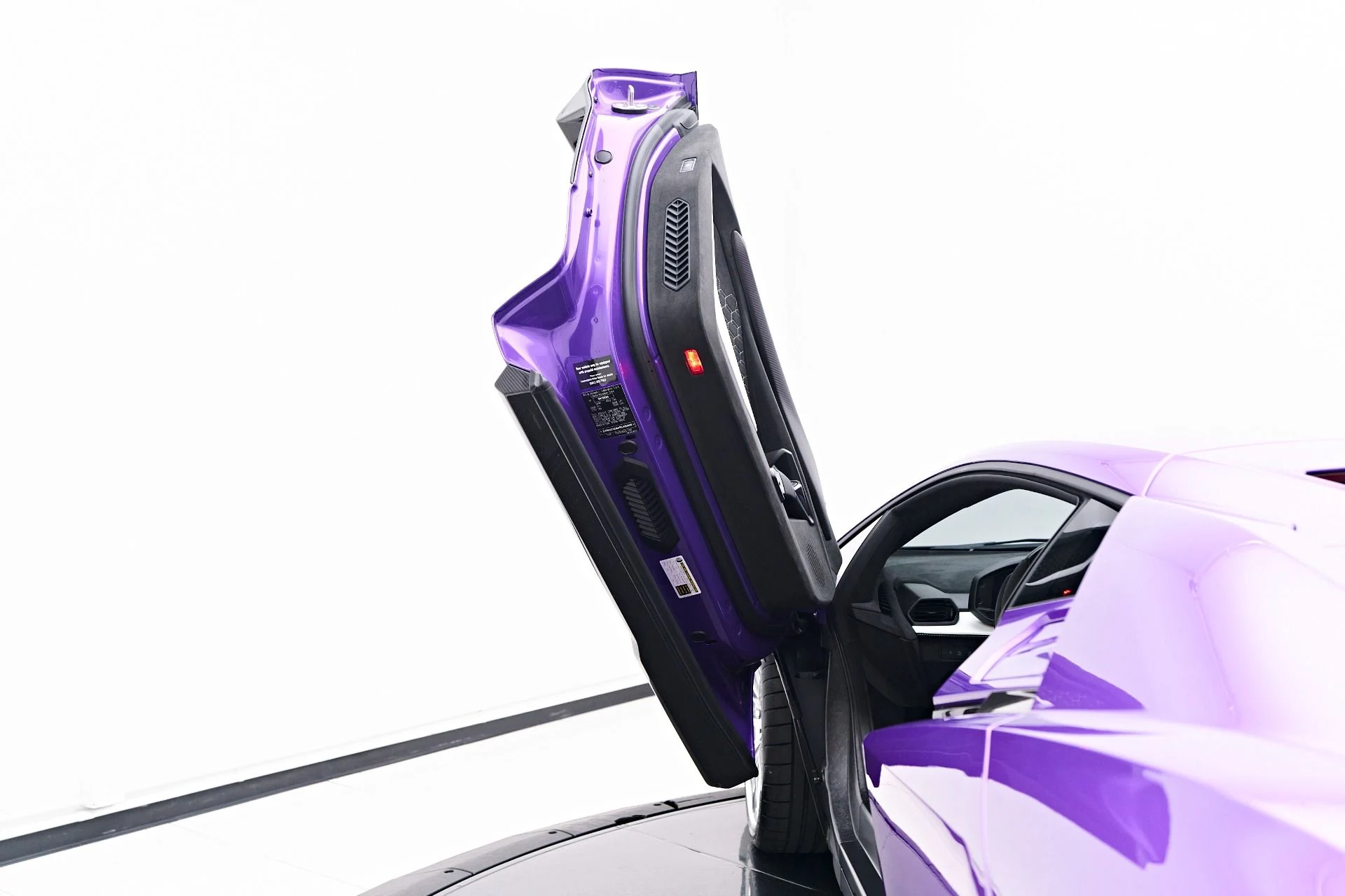 mph043_790357449_Used_2024_Lamborghini_Revuelto_Base_1756862244_5d7e8dfc1a